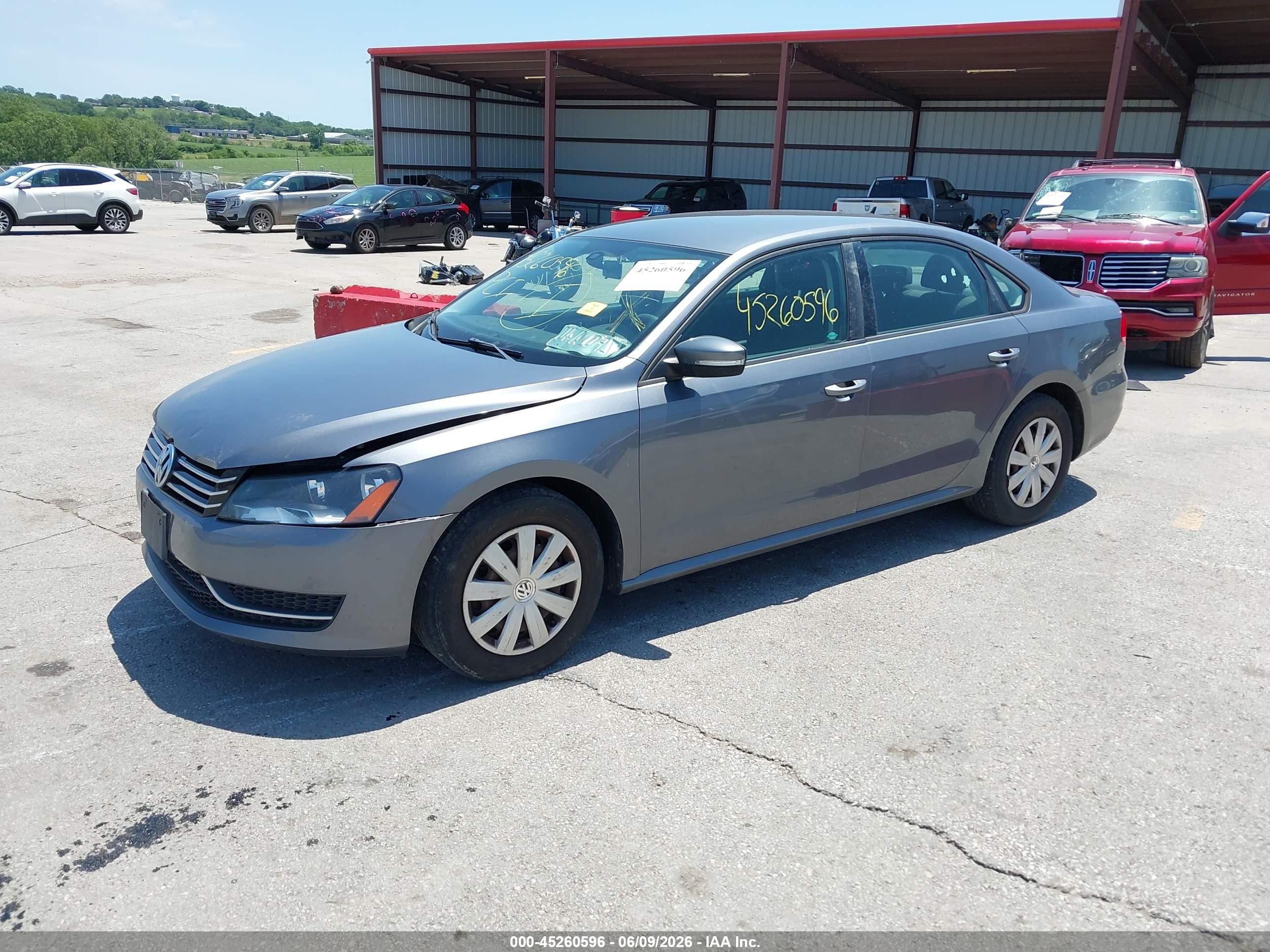 2013 Volkswagen Passat 2.5l S Silver vin: 1VWAP7A34DC139101