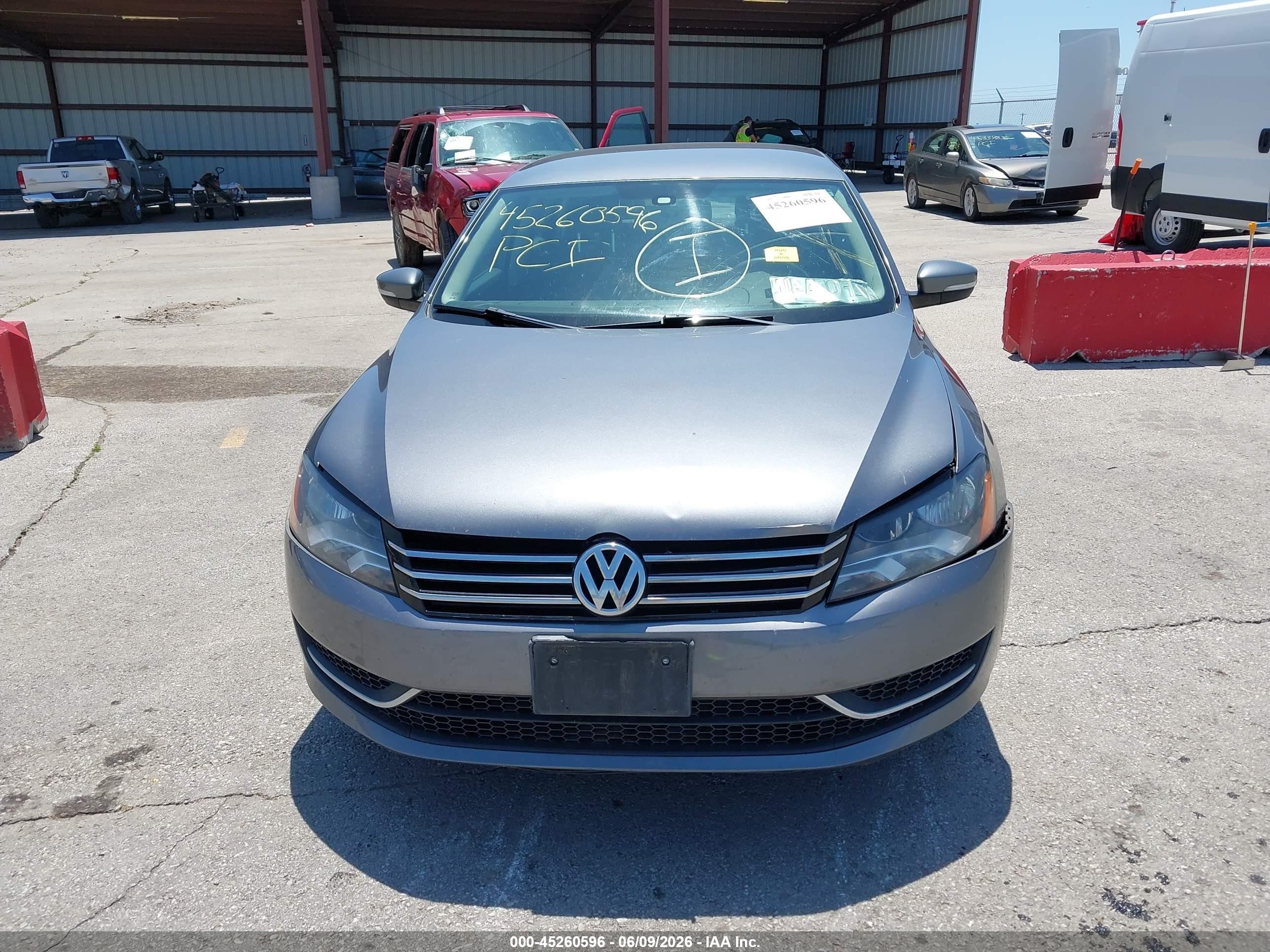 2013 Volkswagen Passat 2.5l S Silver vin: 1VWAP7A34DC139101