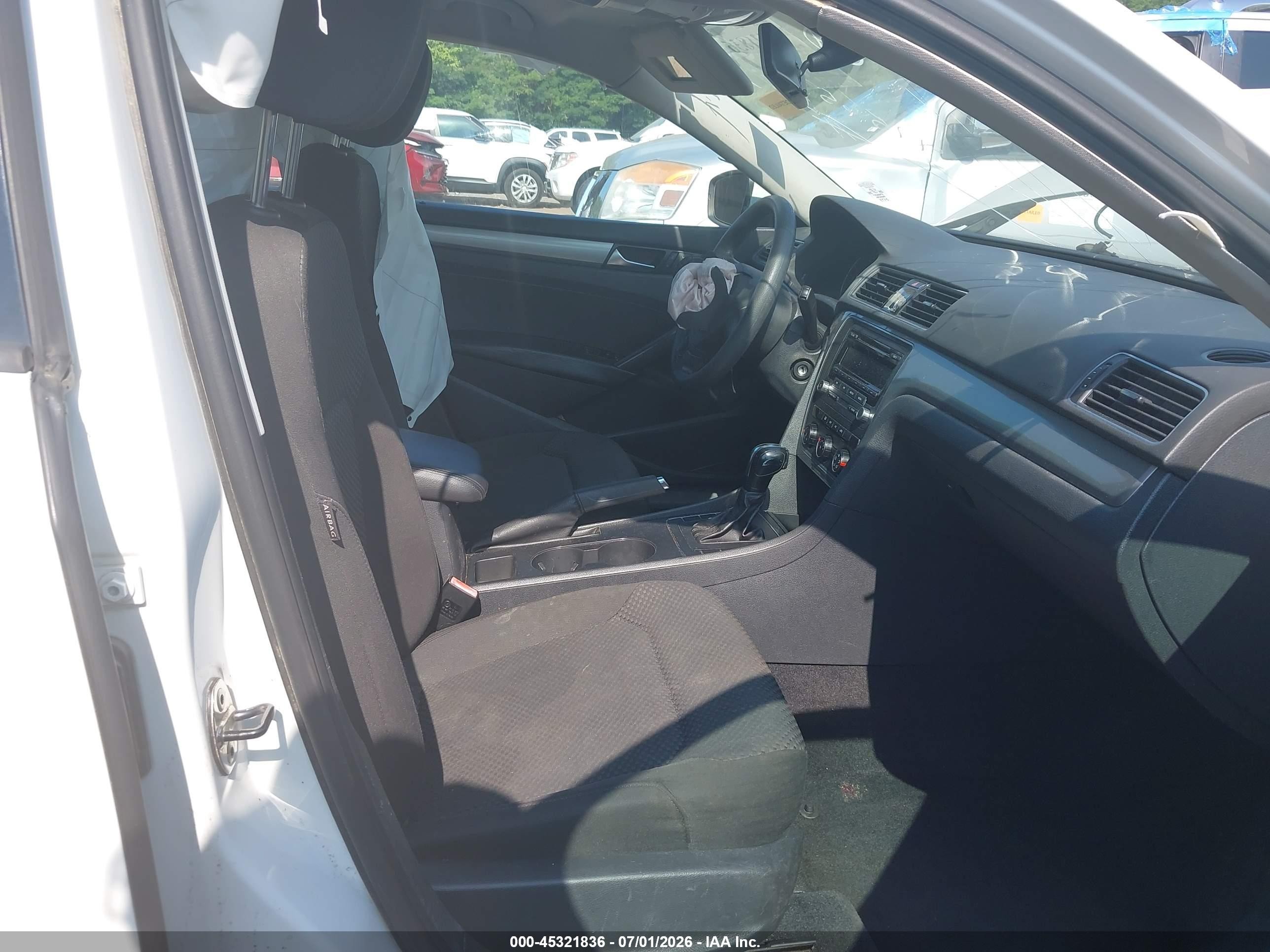 2014 Volkswagen Passat 2.5l S Белый vin: 1VWAP7A34EC021017