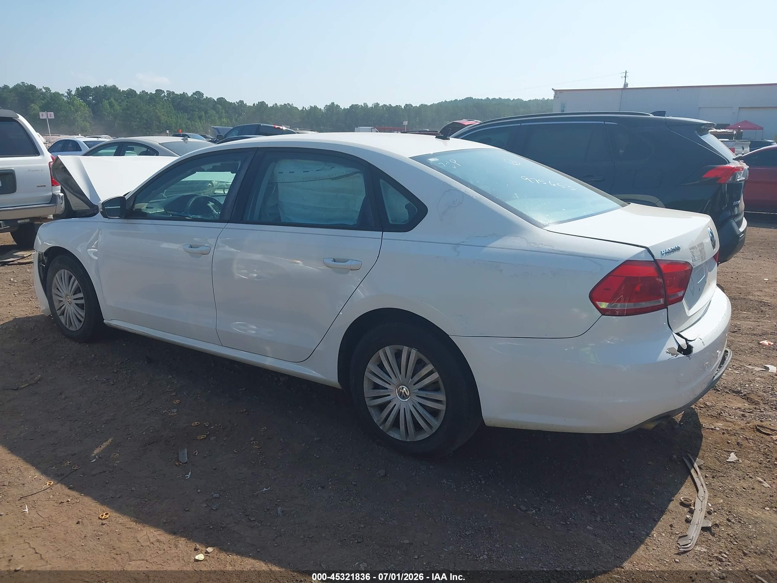 2014 Volkswagen Passat 2.5l S Белый vin: 1VWAP7A34EC021017