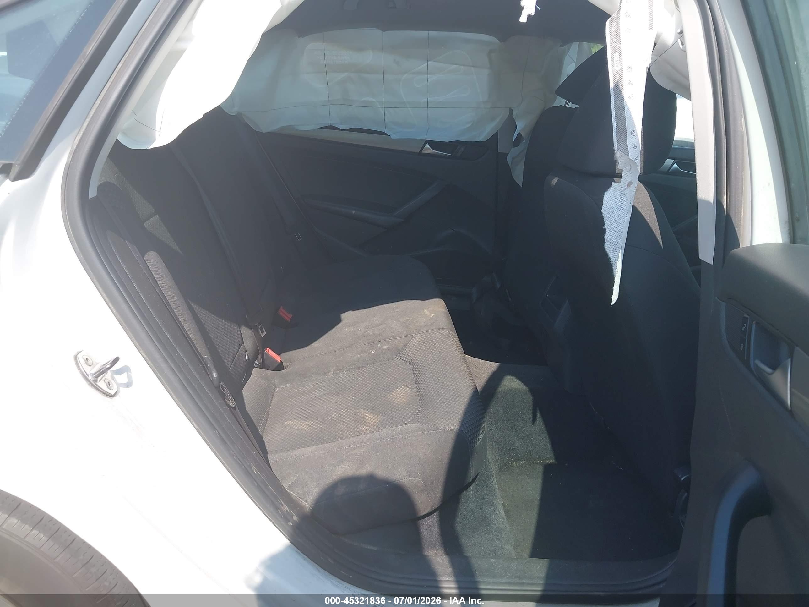 2014 Volkswagen Passat 2.5l S Белый vin: 1VWAP7A34EC021017