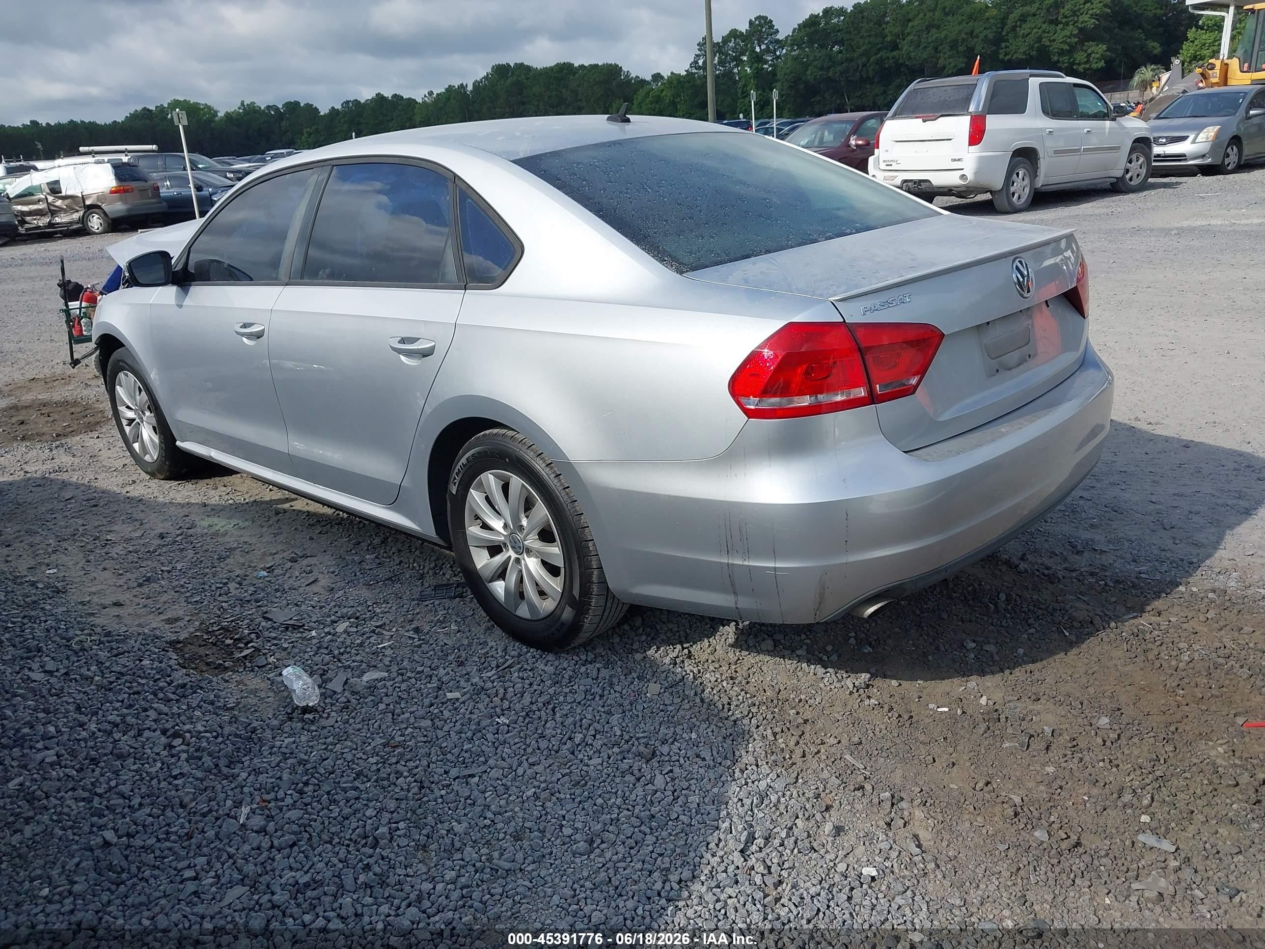 2013 Volkswagen Passat 2.5l S Silver vin: 1VWAP7A35DC093889