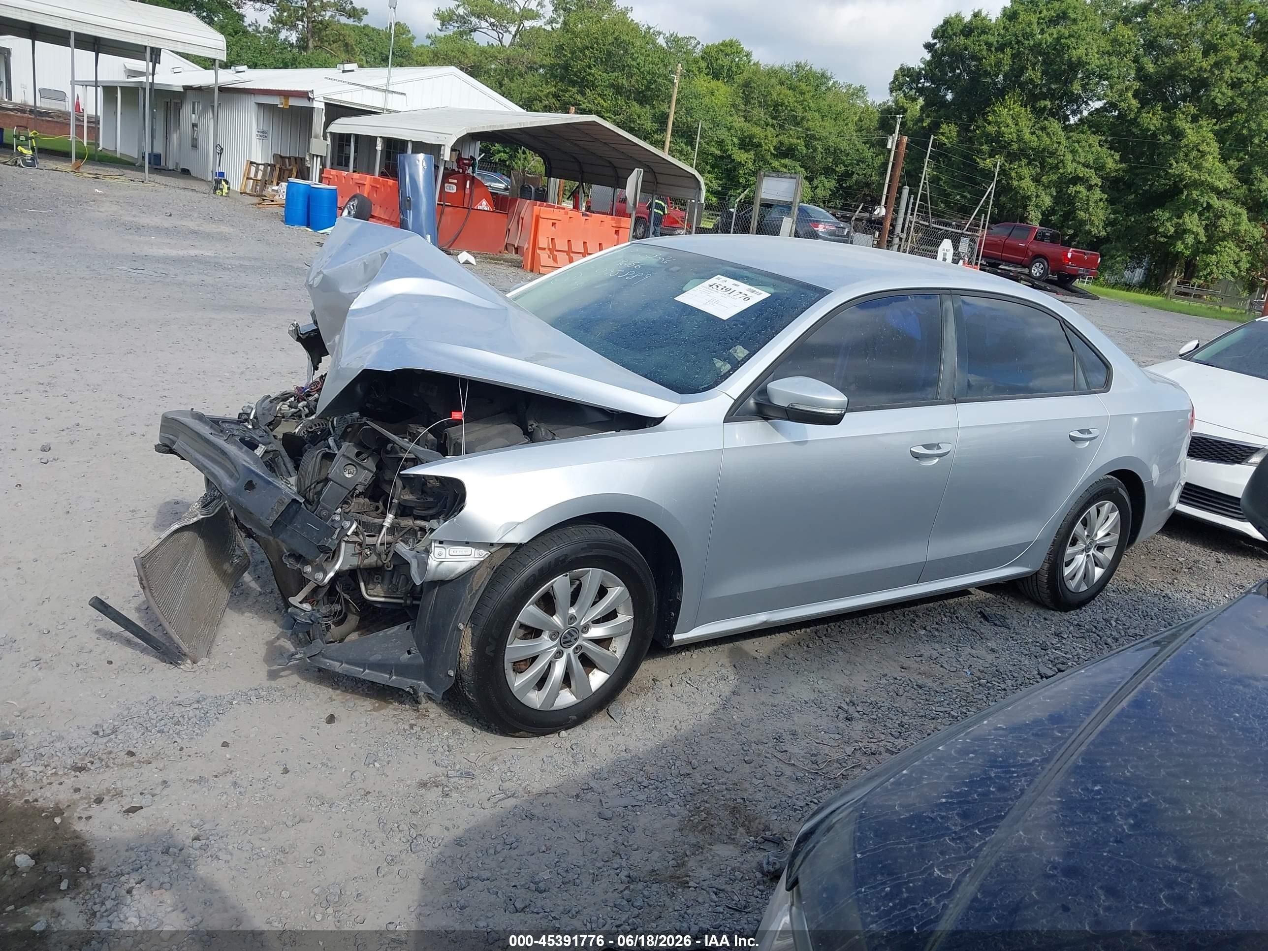2013 Volkswagen Passat 2.5l S Silver vin: 1VWAP7A35DC093889
