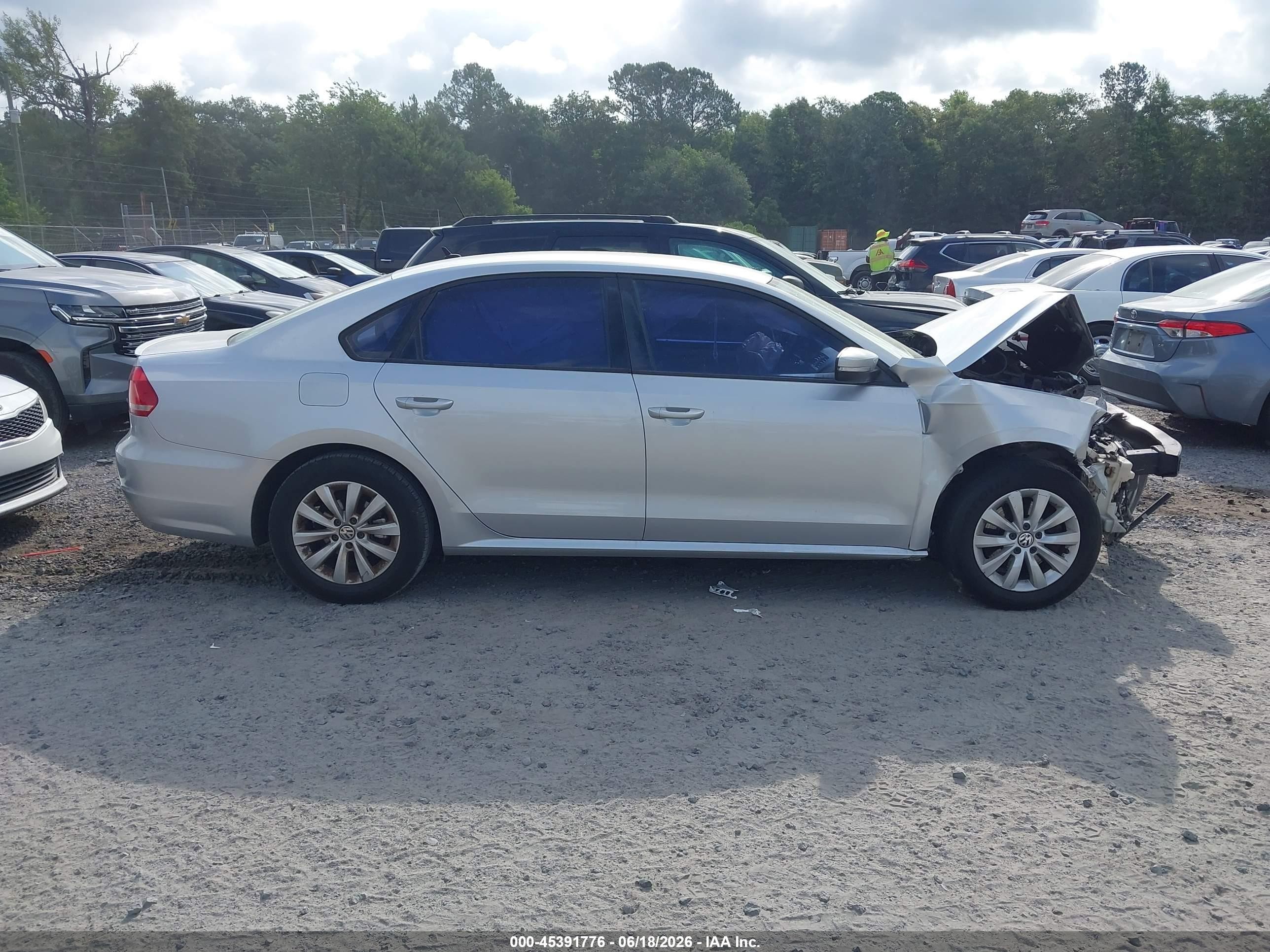 2013 Volkswagen Passat 2.5l S Silver vin: 1VWAP7A35DC093889