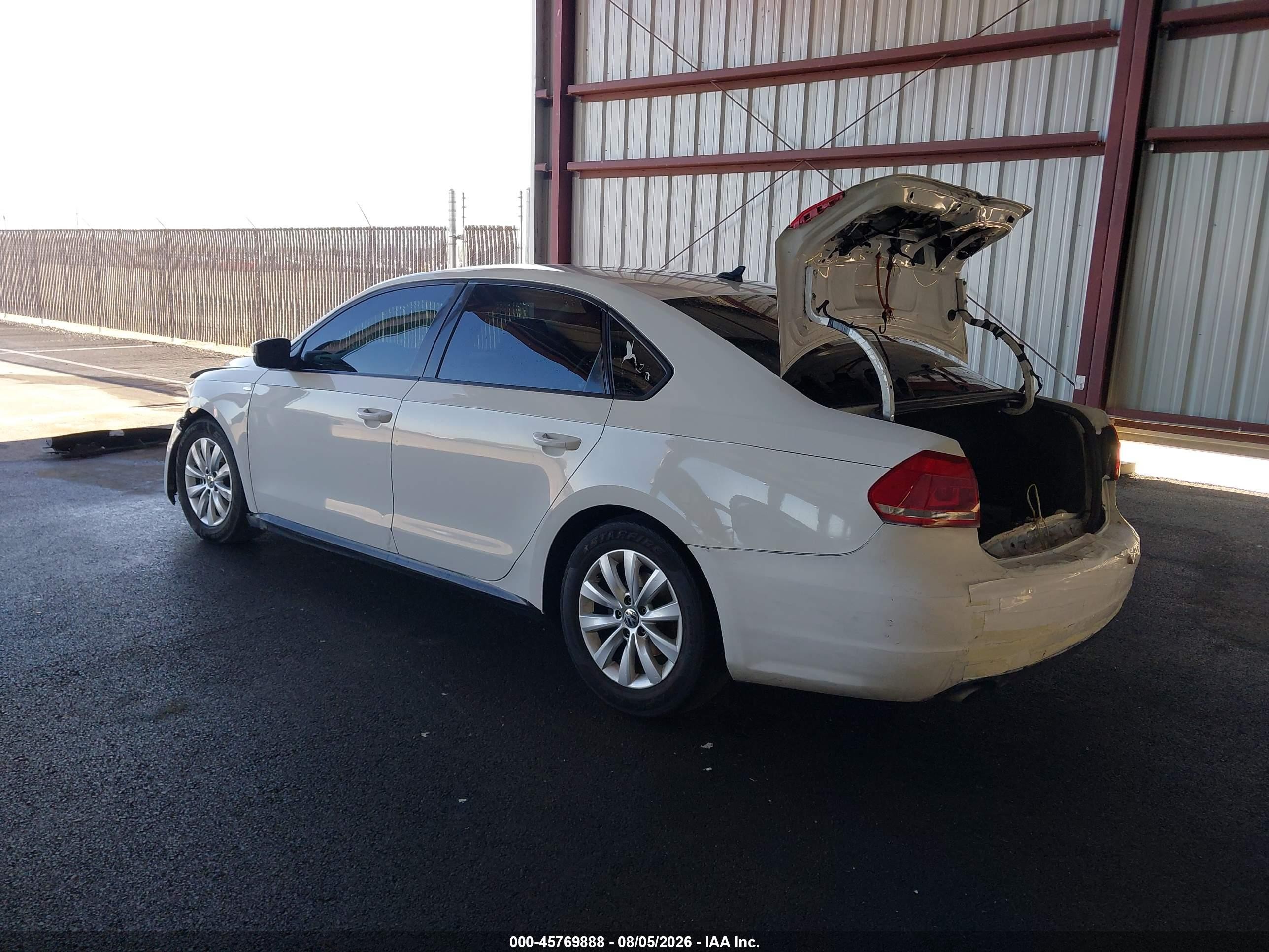 2013 Volkswagen Passat 2.5l Wolfsburg Edition Белый vin: 1VWAP7A35DC150852