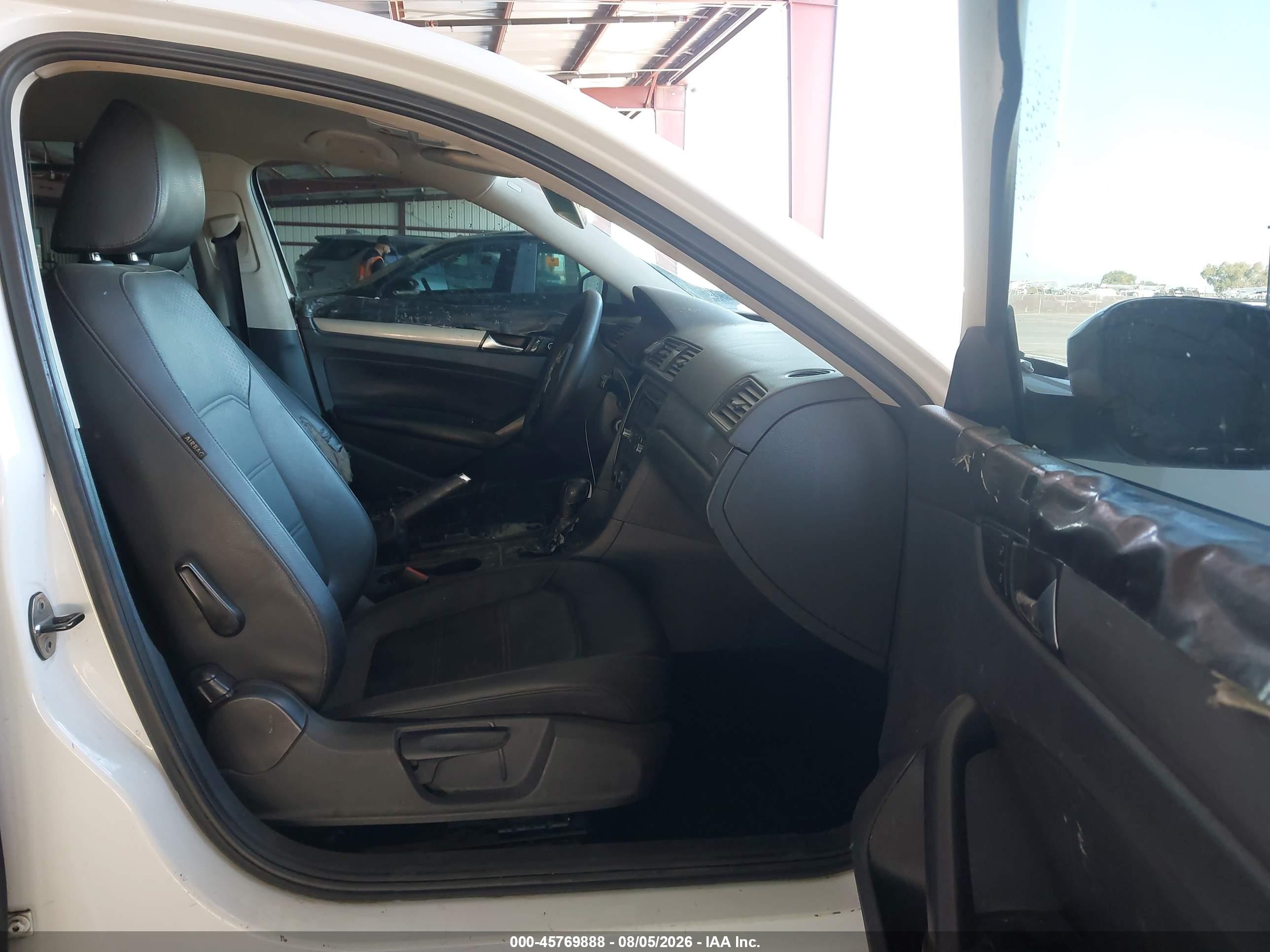 2013 Volkswagen Passat 2.5l Wolfsburg Edition Белый vin: 1VWAP7A35DC150852