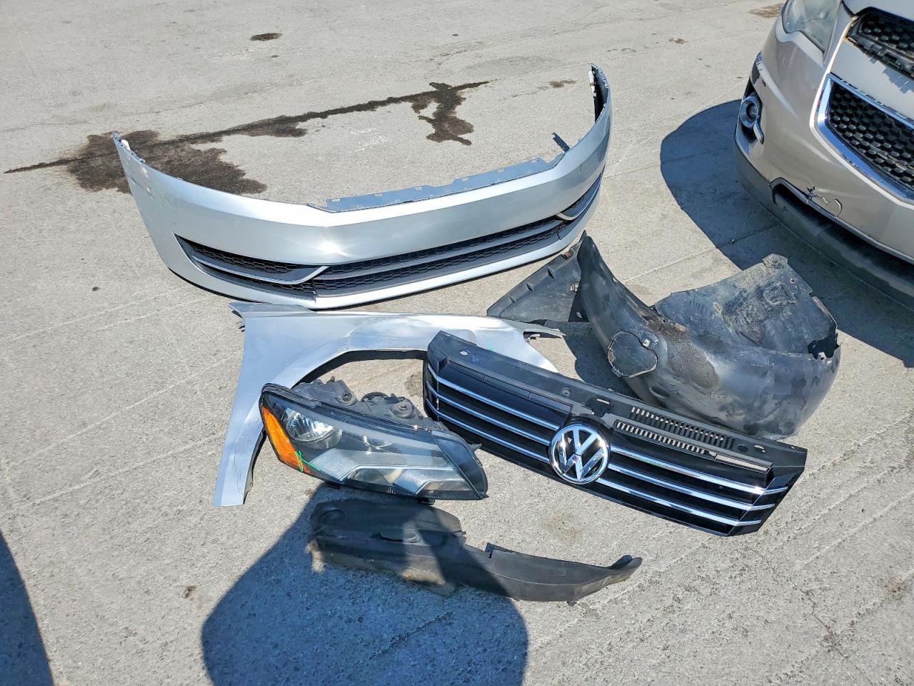 2013 Volkswagen Passat S Silver vin: 1VWAP7A36DC041574