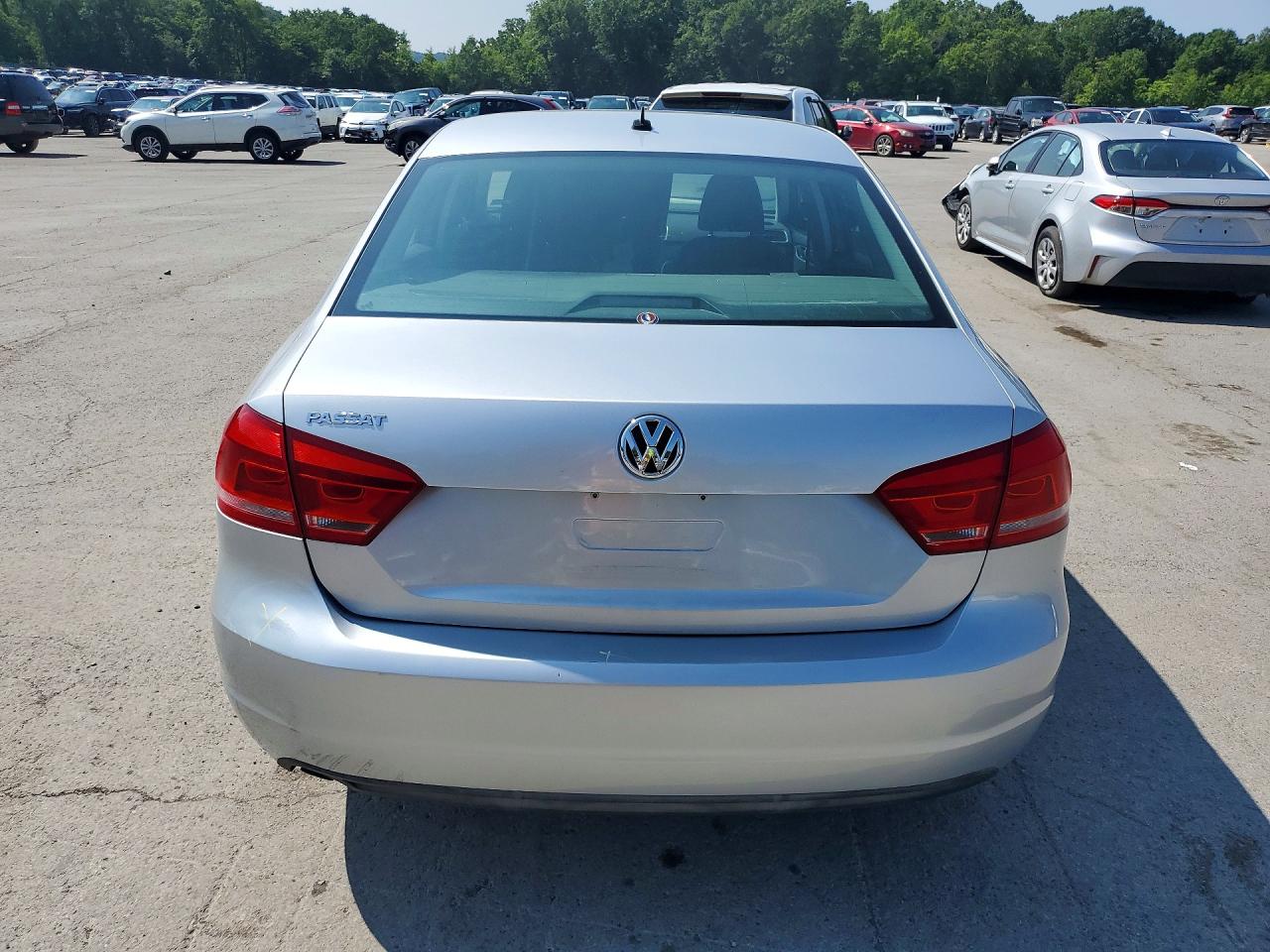 2013 Volkswagen Passat S Silver vin: 1VWAP7A36DC041574