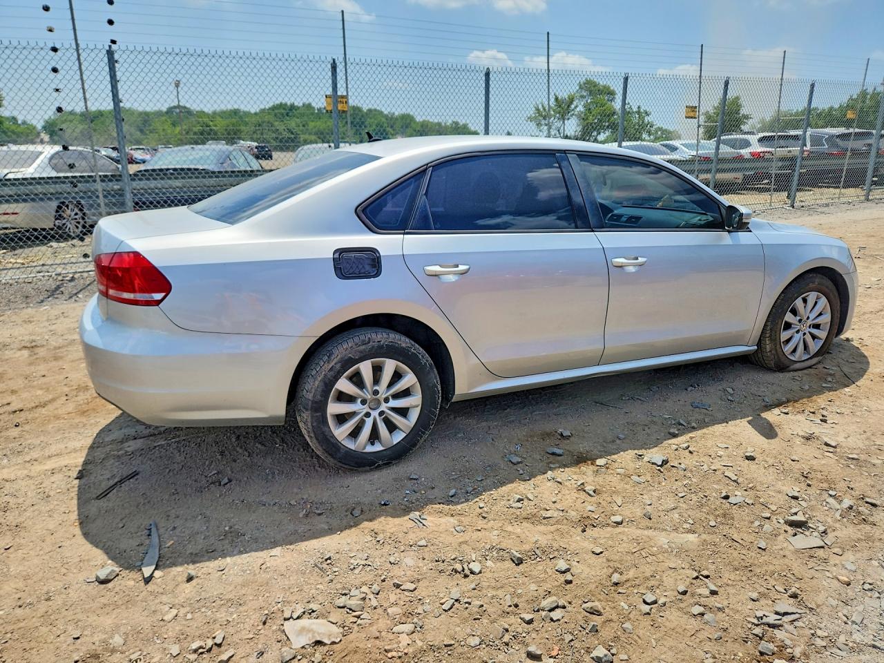 2013 Volkswagen Passat S Серебряный vin: 1VWAP7A36DC080519