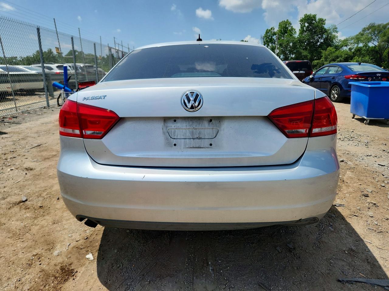 2013 Volkswagen Passat S Серебряный vin: 1VWAP7A36DC080519