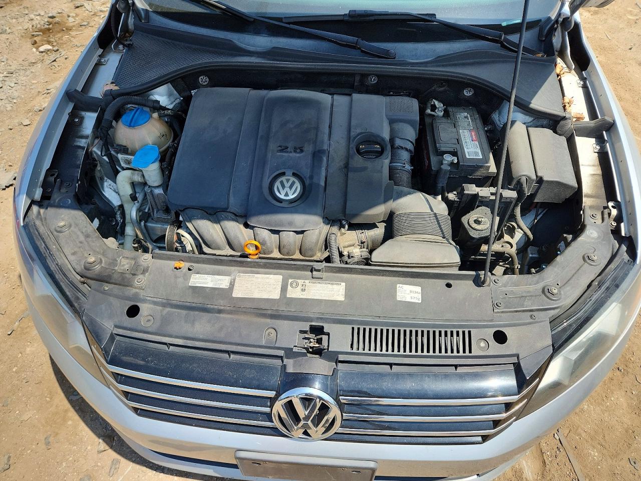 2013 Volkswagen Passat S Серебряный vin: 1VWAP7A36DC080519