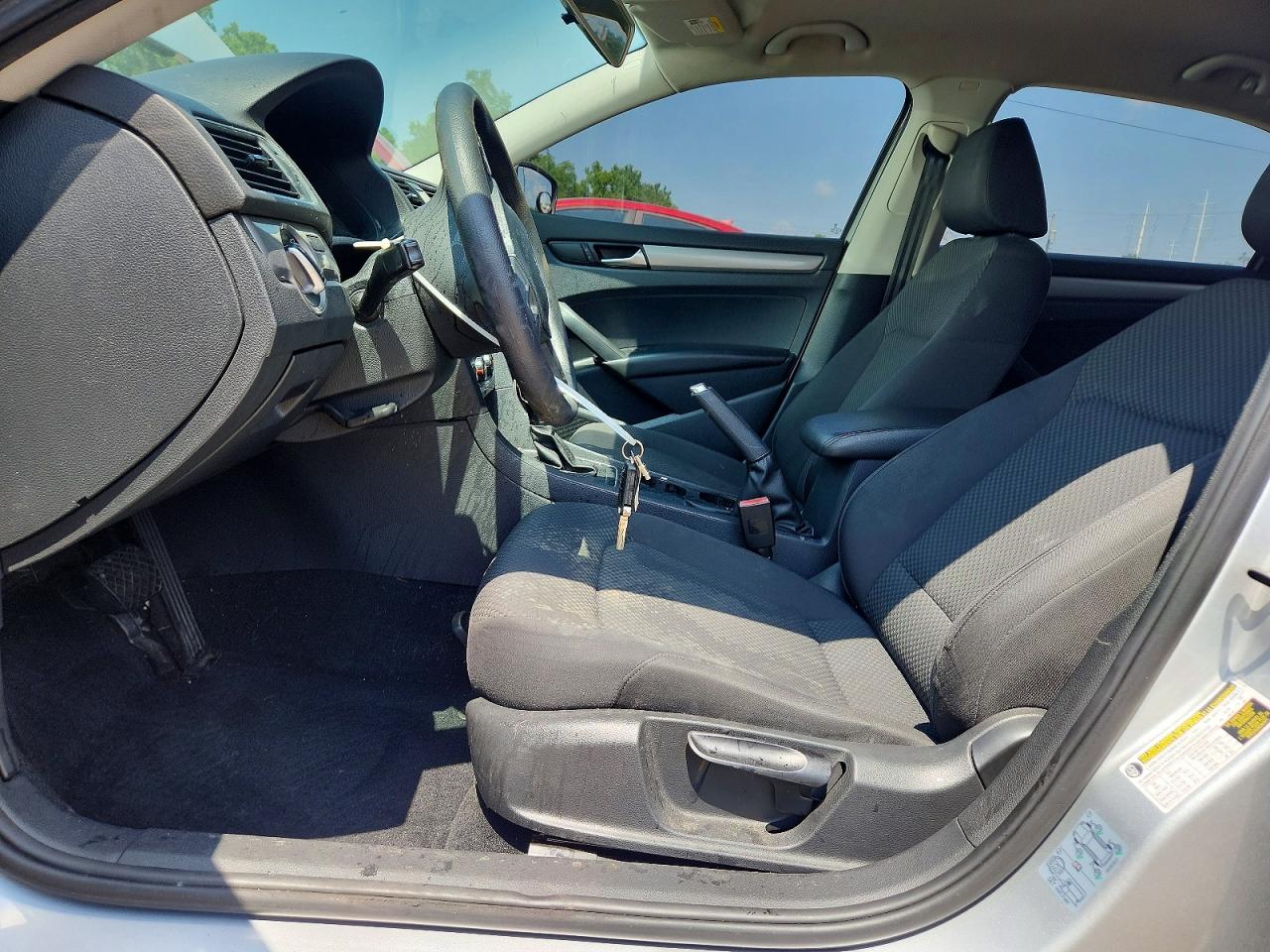 2013 Volkswagen Passat S Серебряный vin: 1VWAP7A36DC080519