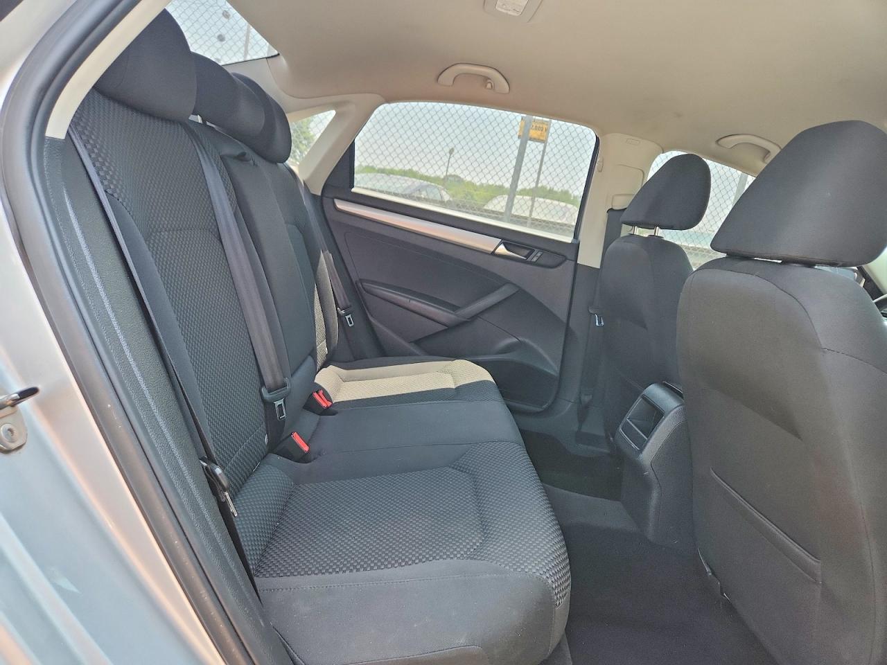 2013 Volkswagen Passat S Серебряный vin: 1VWAP7A36DC080519