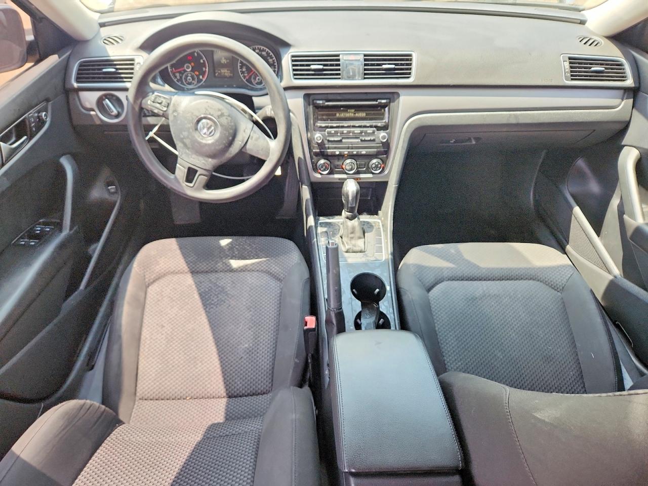 2013 Volkswagen Passat S Серебряный vin: 1VWAP7A36DC080519