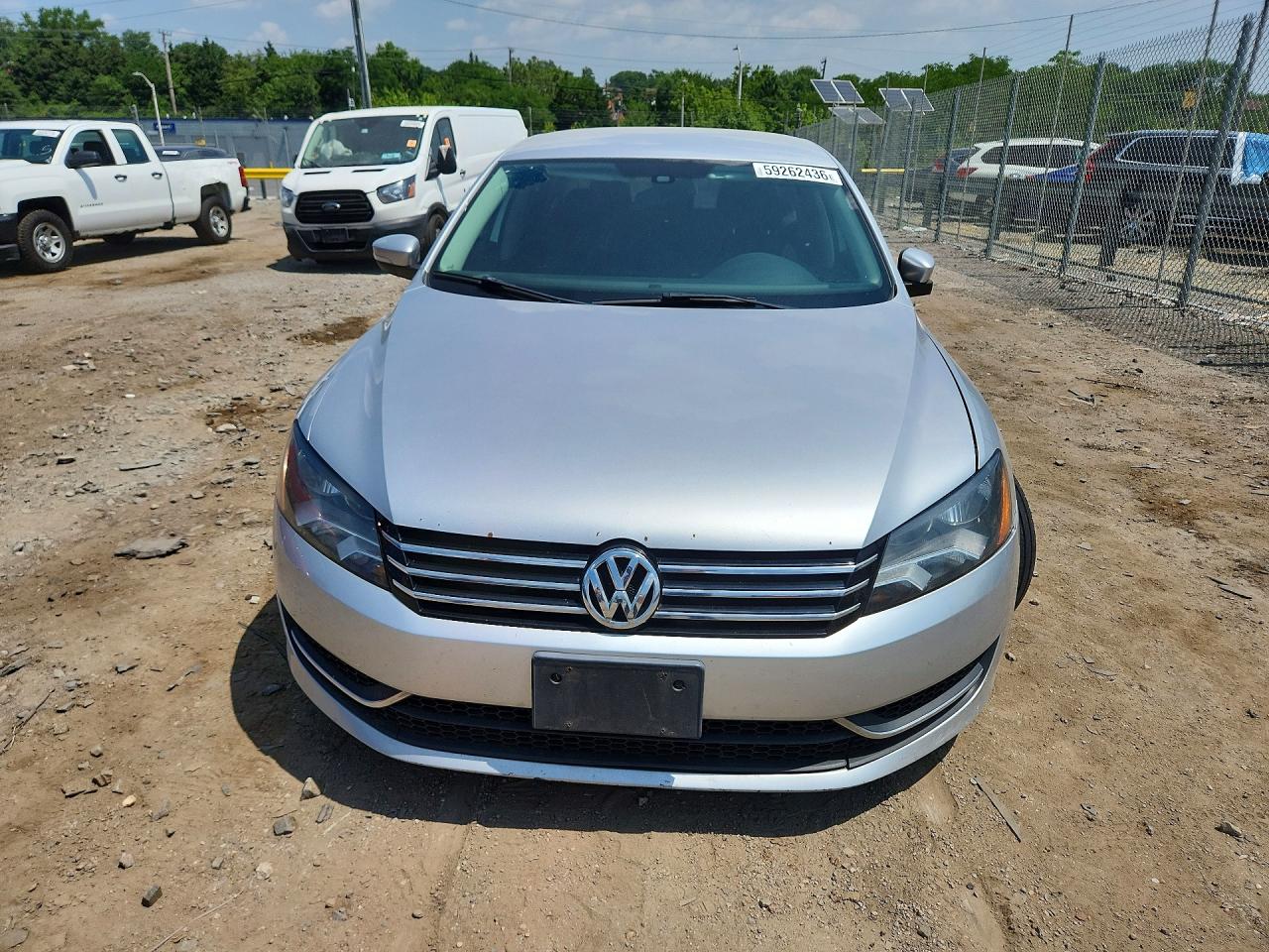 2013 Volkswagen Passat S Серебряный vin: 1VWAP7A36DC080519