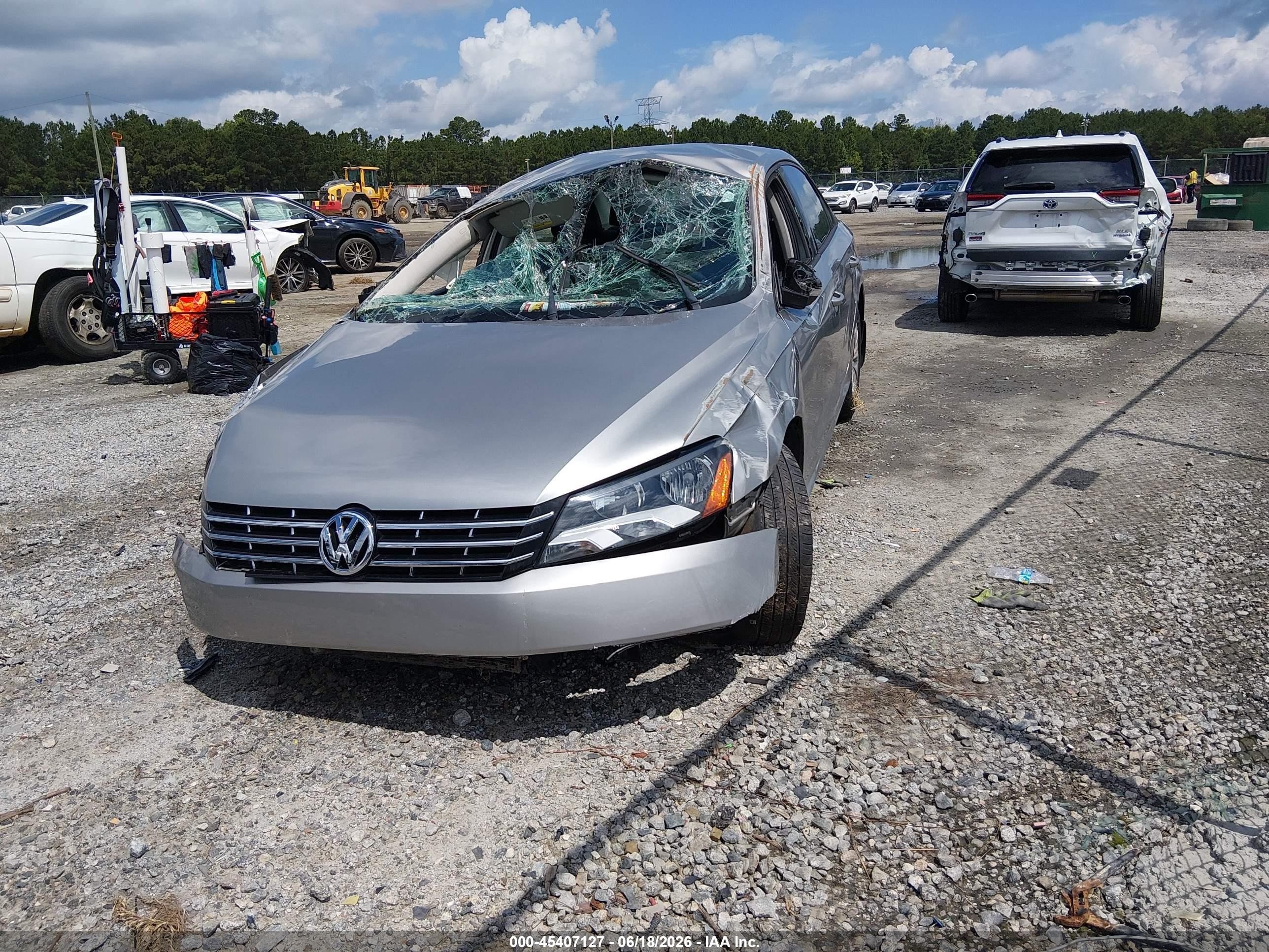 2013 Volkswagen Passat 2.5l Wolfsburg Edition Silver vin: 1VWAP7A36DC136698