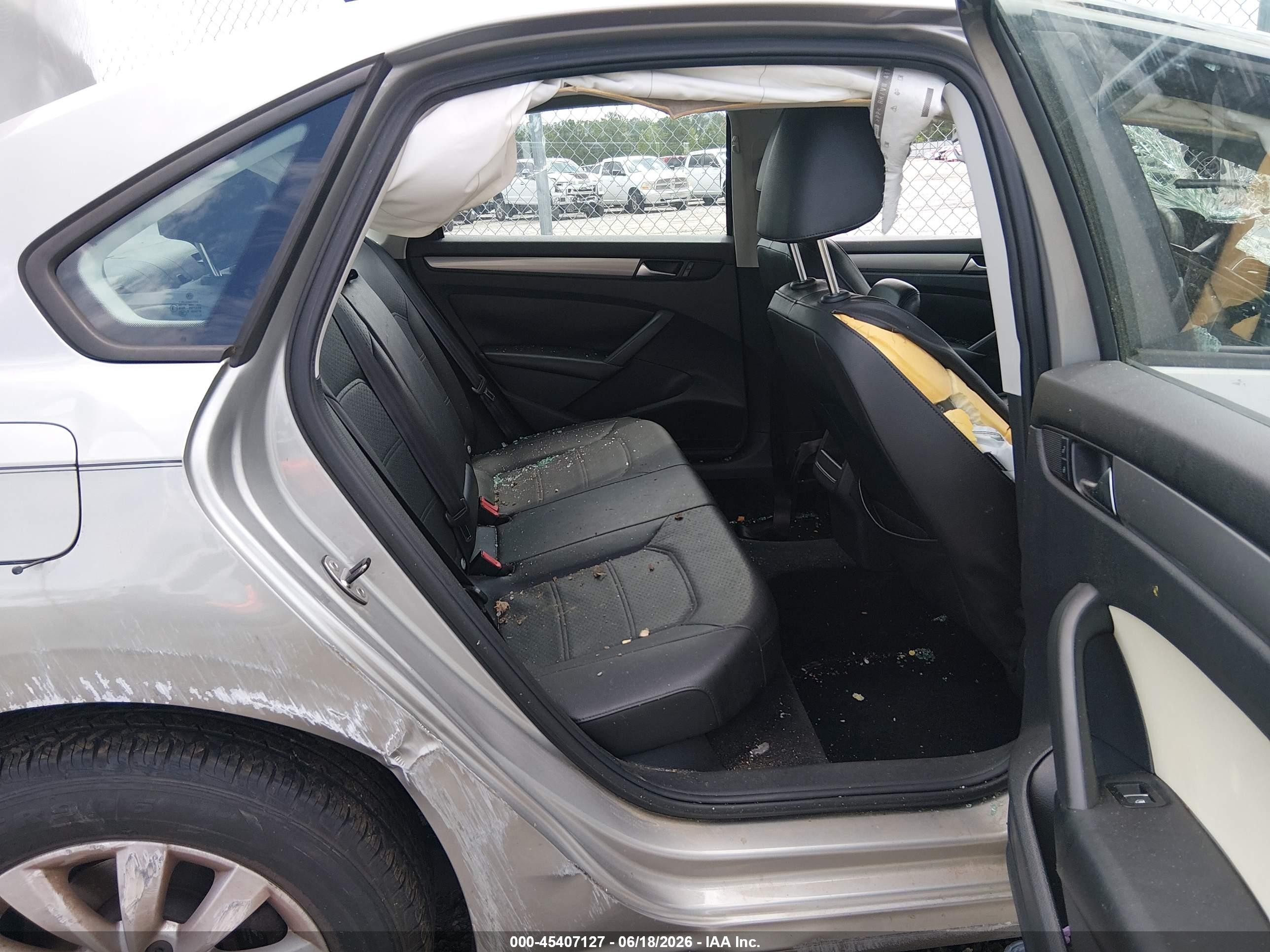 2013 Volkswagen Passat 2.5l Wolfsburg Edition Silver vin: 1VWAP7A36DC136698