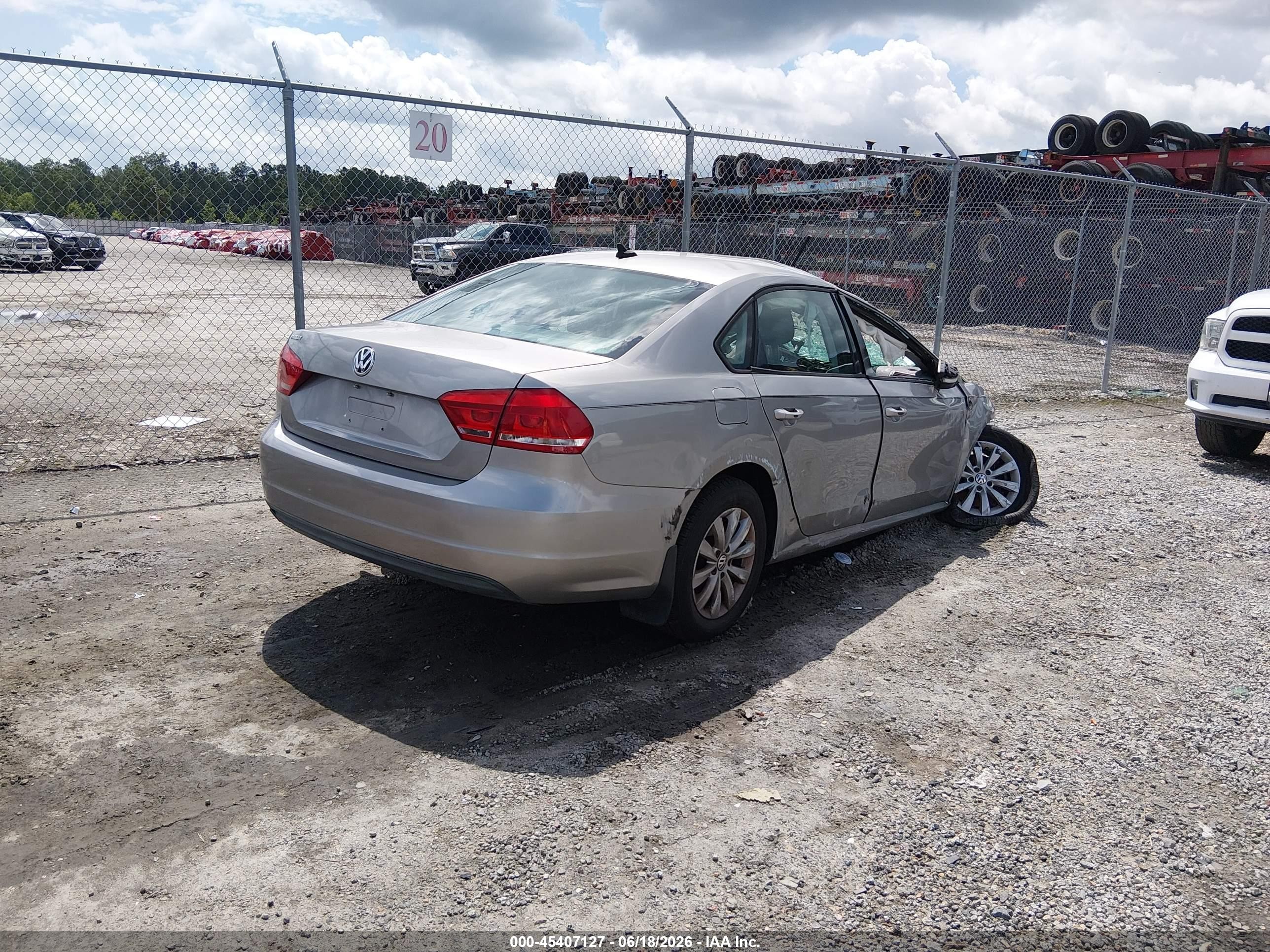 2013 Volkswagen Passat 2.5l Wolfsburg Edition Silver vin: 1VWAP7A36DC136698