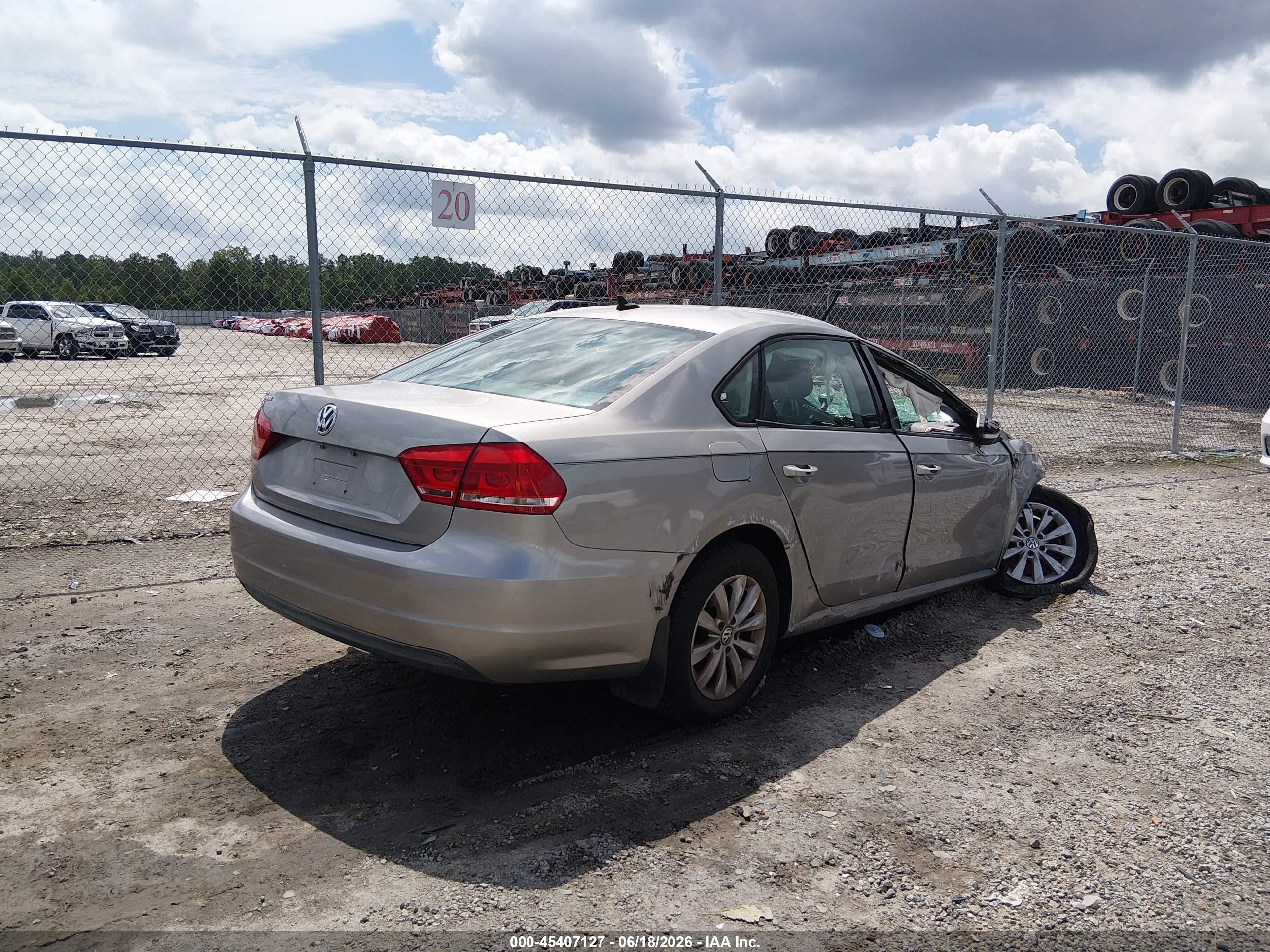2013 Volkswagen Passat 2.5l Wolfsburg Edition Silver vin: 1VWAP7A36DC136698