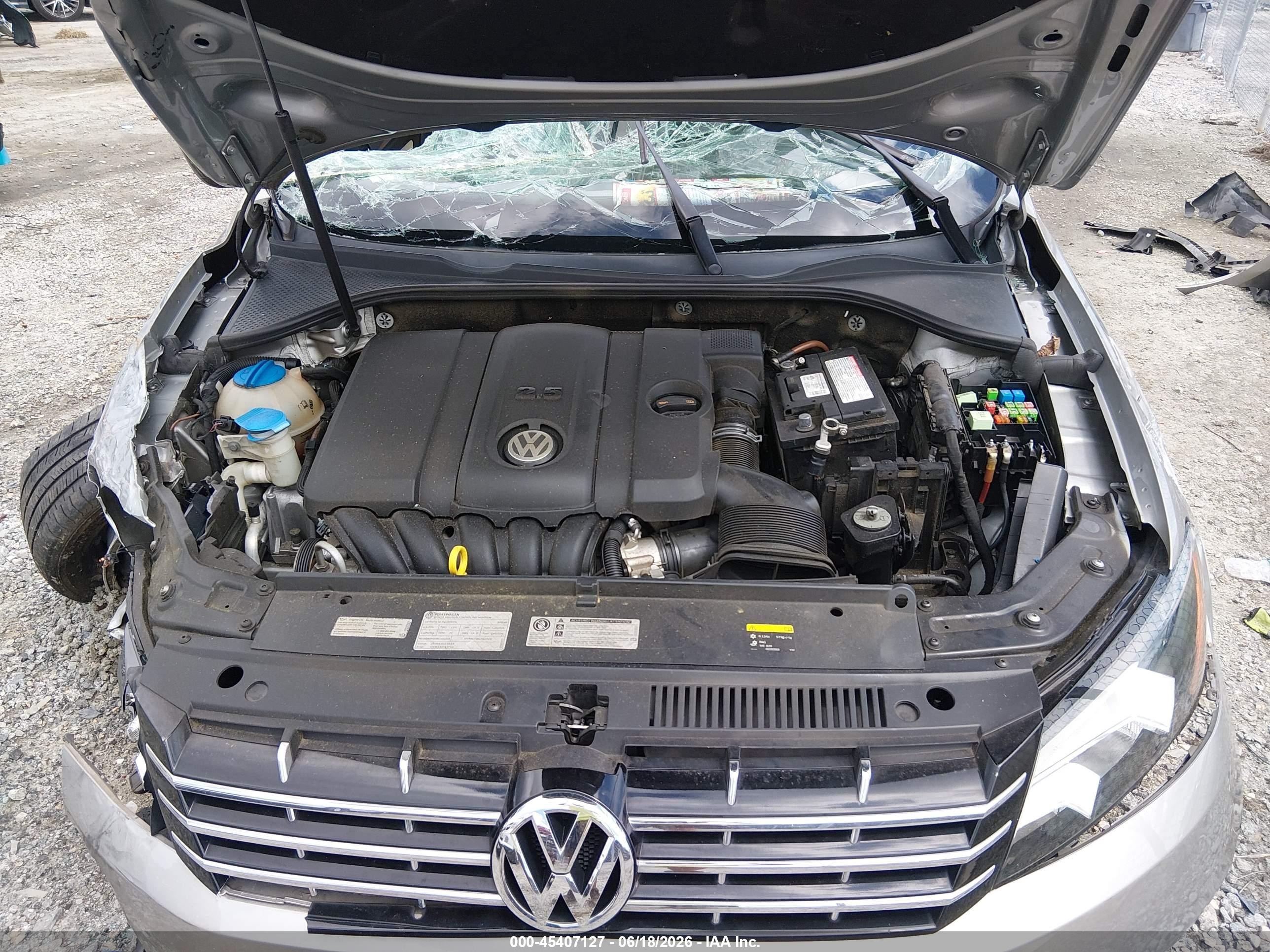 2013 Volkswagen Passat 2.5l Wolfsburg Edition Silver vin: 1VWAP7A36DC136698