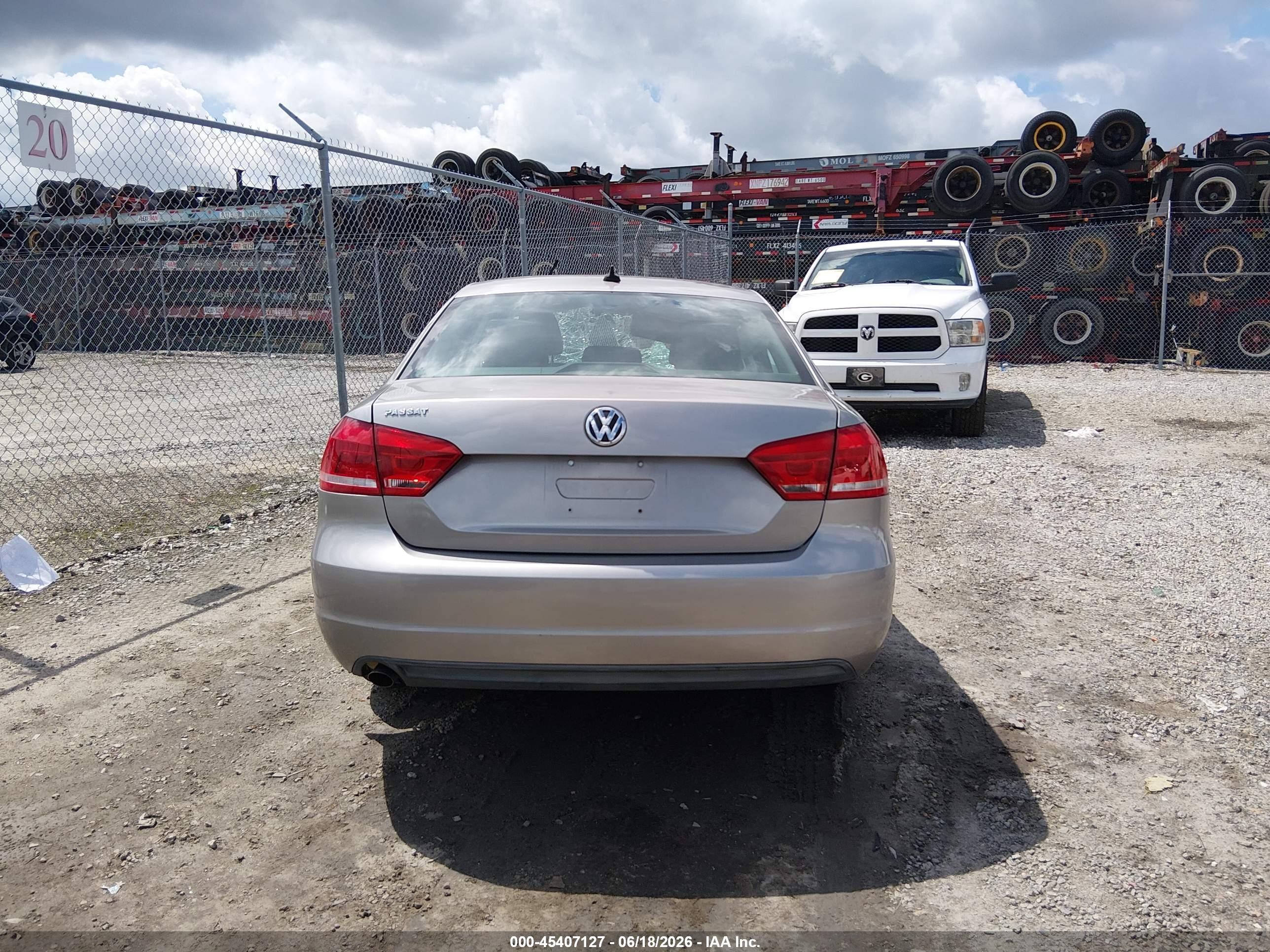 2013 Volkswagen Passat 2.5l Wolfsburg Edition Silver vin: 1VWAP7A36DC136698