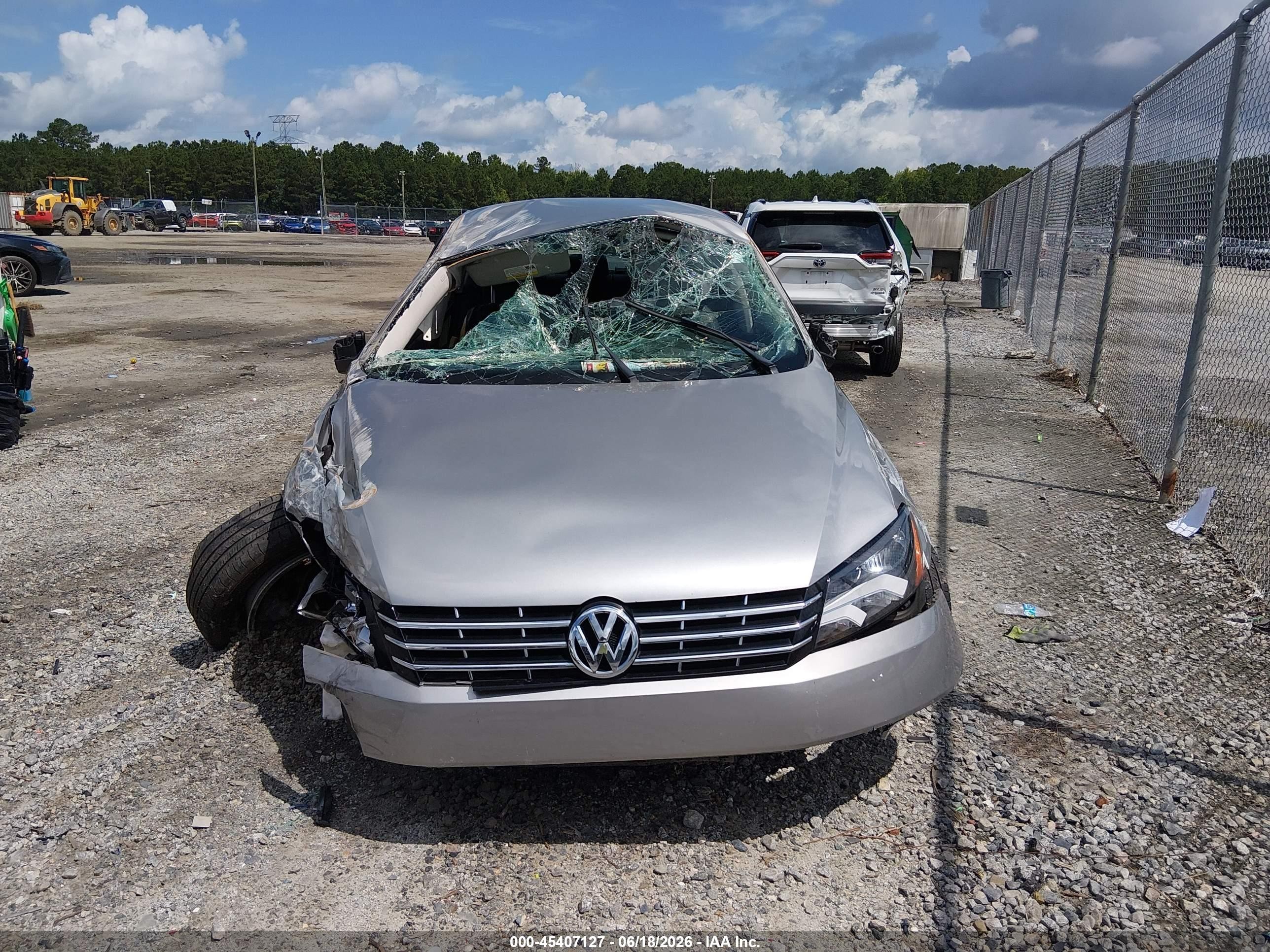 2013 Volkswagen Passat 2.5l Wolfsburg Edition Silver vin: 1VWAP7A36DC136698
