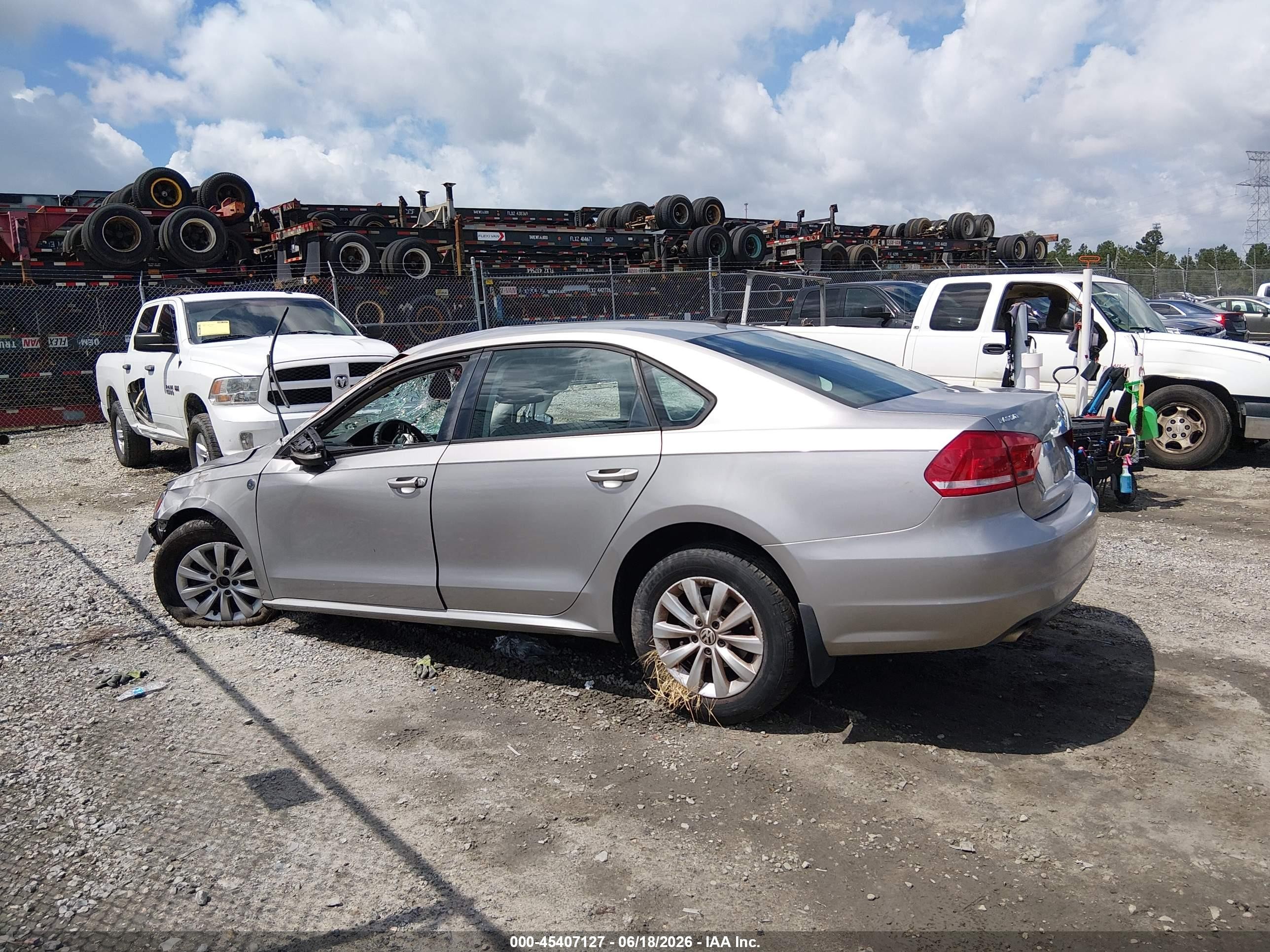 2013 Volkswagen Passat 2.5l Wolfsburg Edition Silver vin: 1VWAP7A36DC136698