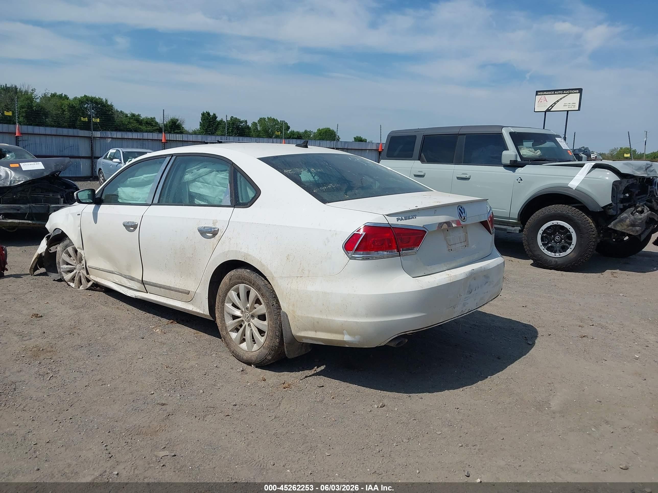 2013 Volkswagen Passat 2.5l Wolfsburg Edition Белый vin: 1VWAP7A36DC141612