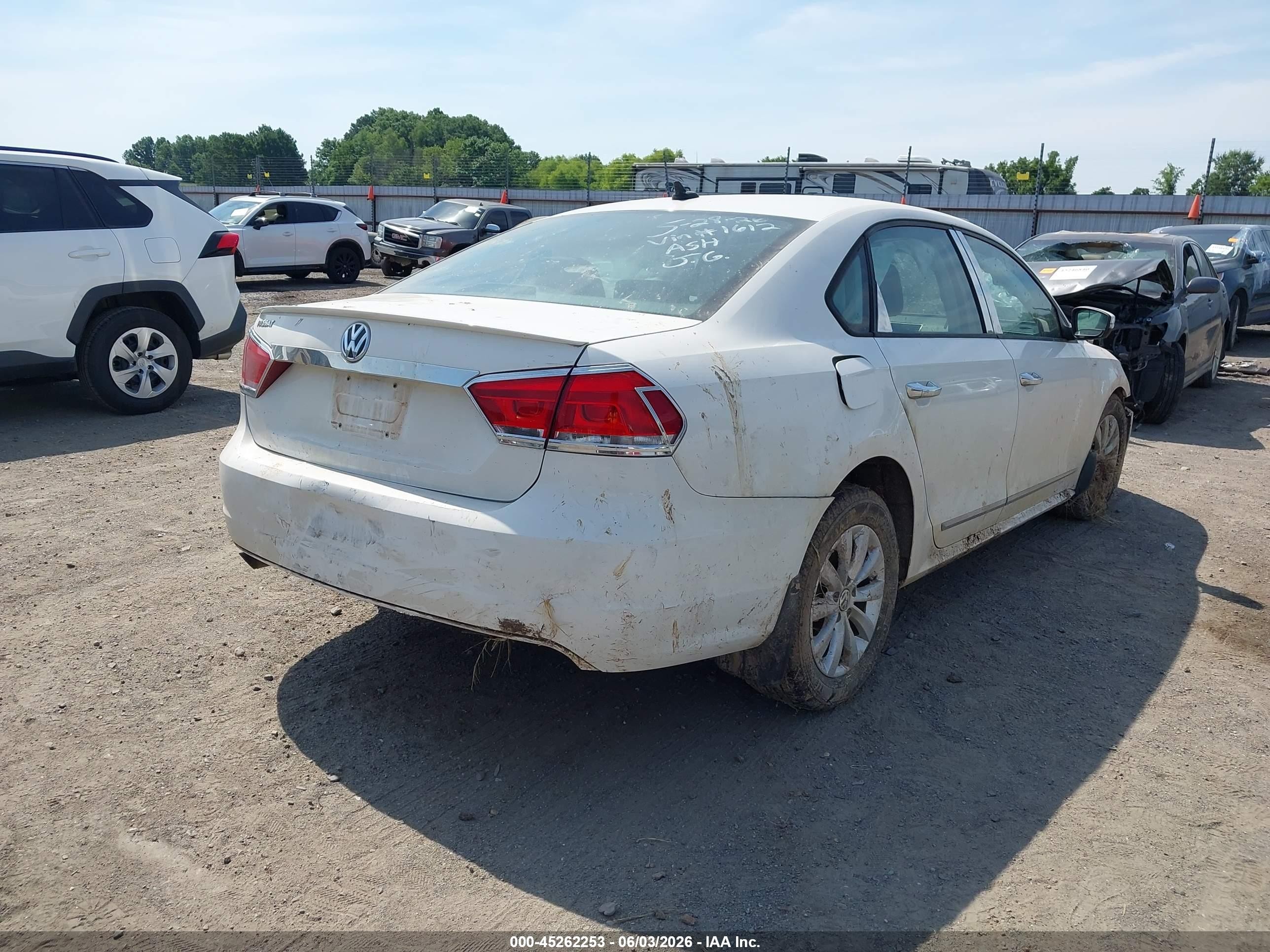 2013 Volkswagen Passat 2.5l Wolfsburg Edition Белый vin: 1VWAP7A36DC141612