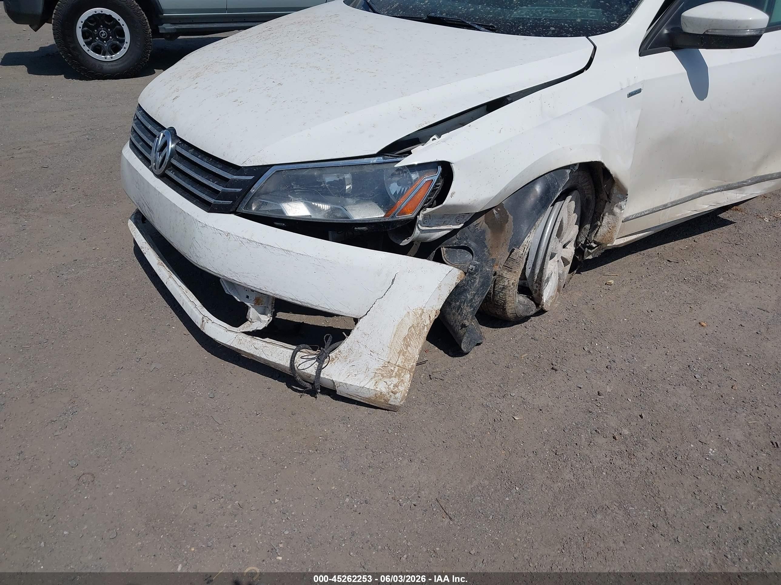 2013 Volkswagen Passat 2.5l Wolfsburg Edition Белый vin: 1VWAP7A36DC141612