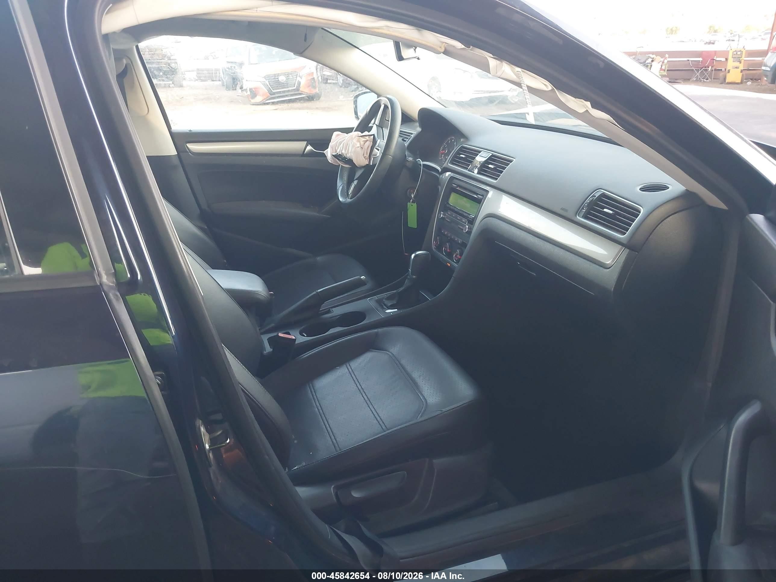 2014 Volkswagen Passat 2.5l Wolfsburg Edition Blue vin: 1VWAP7A36EC022122