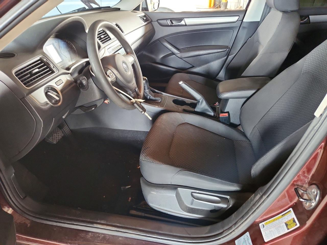 2012 Volkswagen Passat S Burgundy vin: 1VWAP7A37CC033465