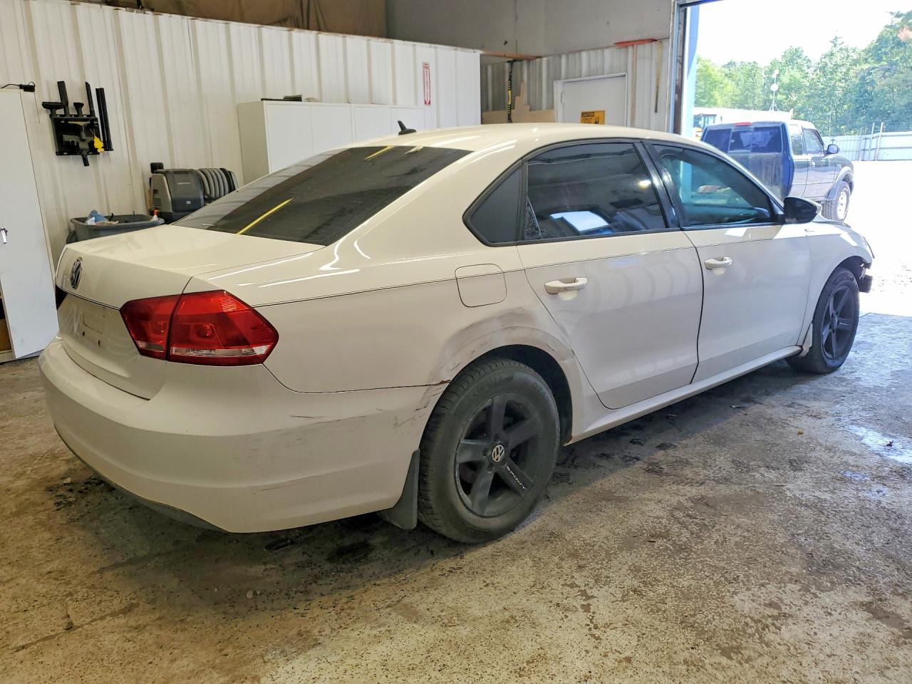 2012 Volkswagen Passat S White vin: 1VWAP7A37CC072881