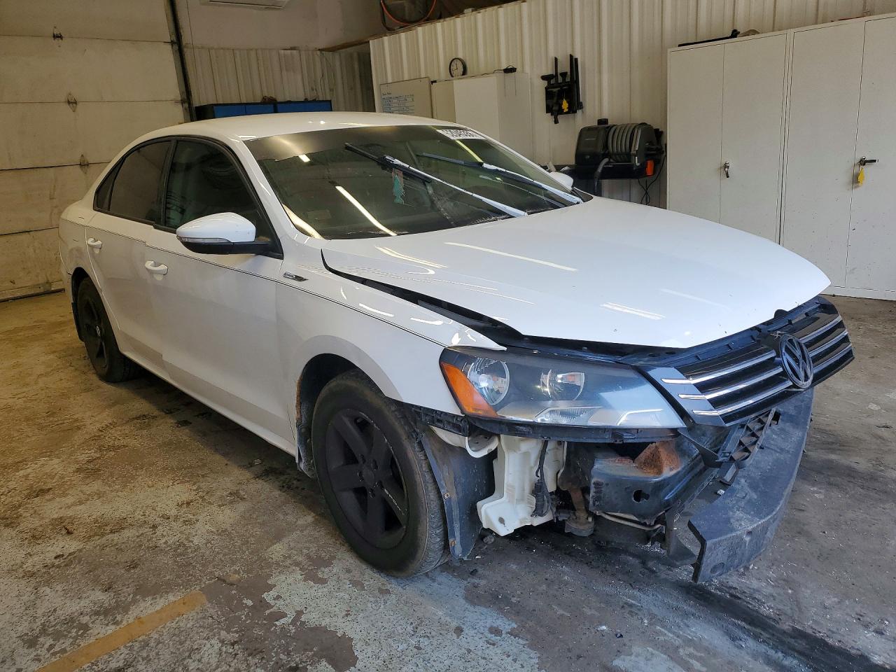 2012 Volkswagen Passat S White vin: 1VWAP7A37CC072881