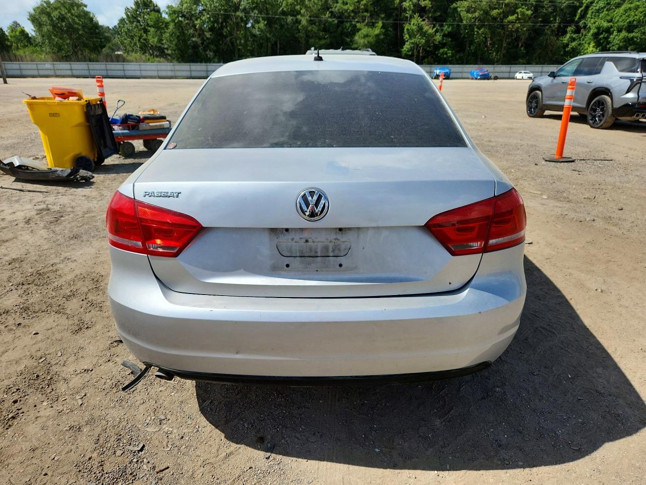 2013 Volkswagen Passat S Silver vin: 1VWAP7A37DC089021