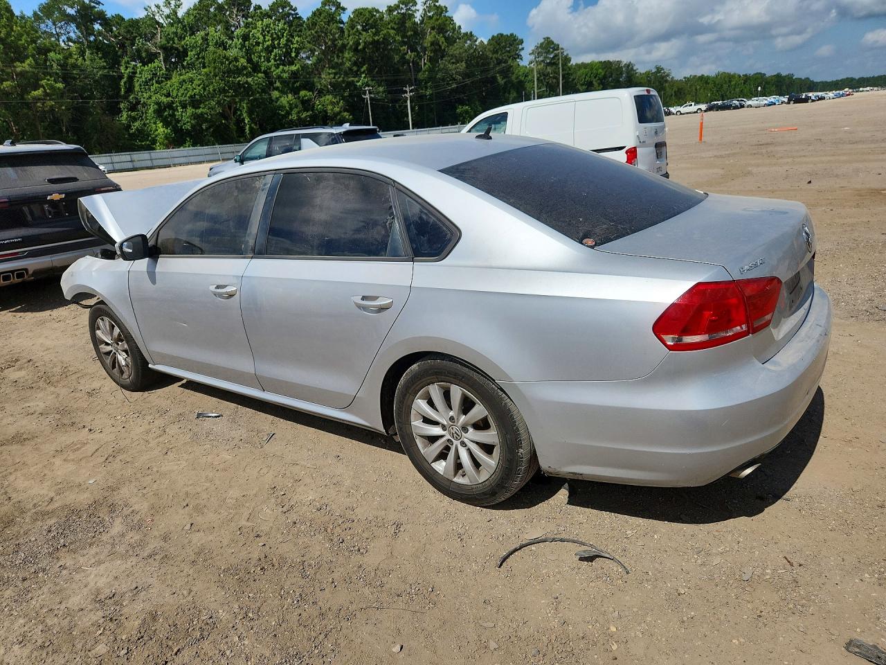 2013 Volkswagen Passat S Silver vin: 1VWAP7A37DC089021