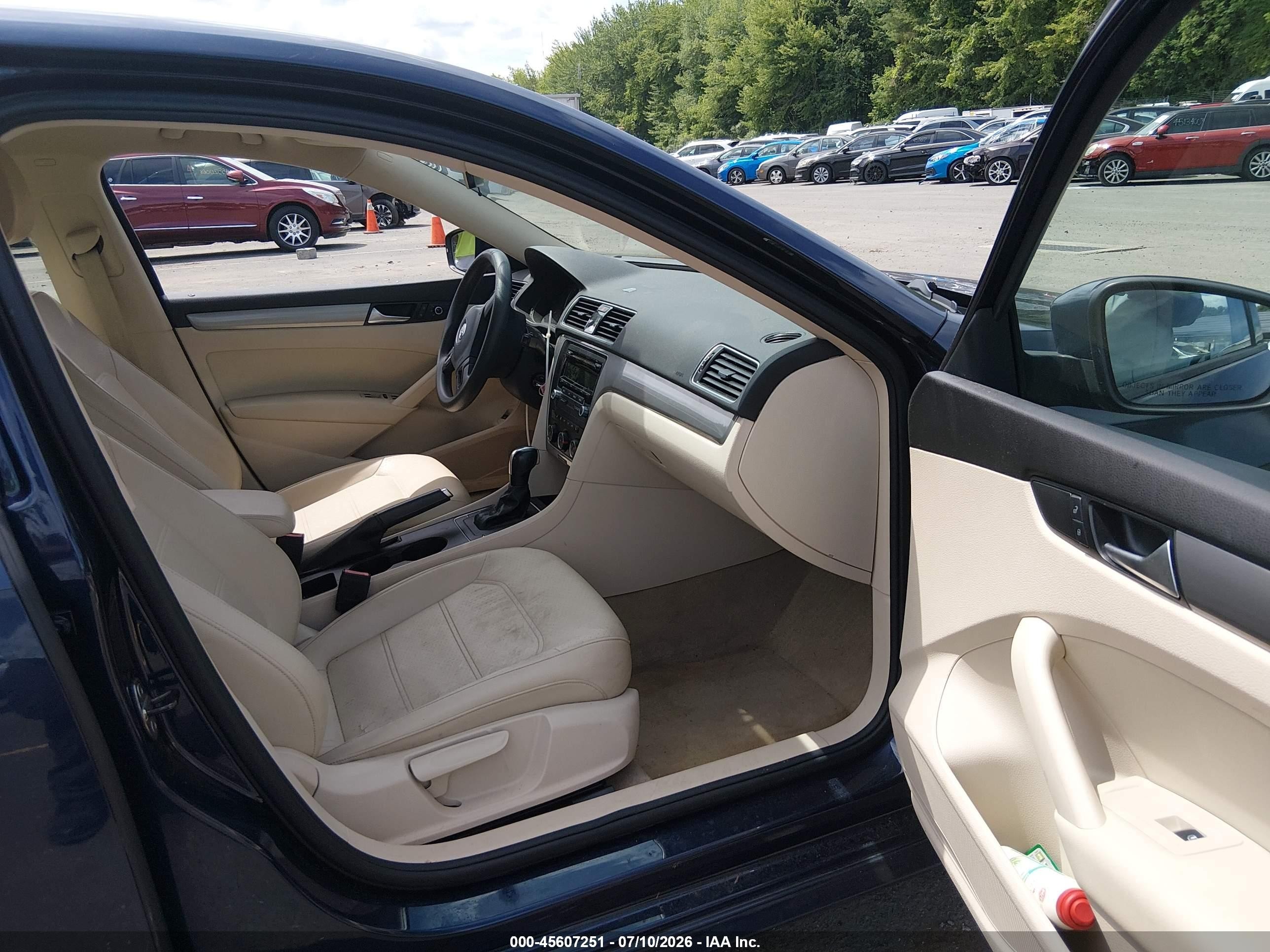 2013 Volkswagen Passat 2.5l Wolfsburg Edition Blue vin: 1VWAP7A37DC132675