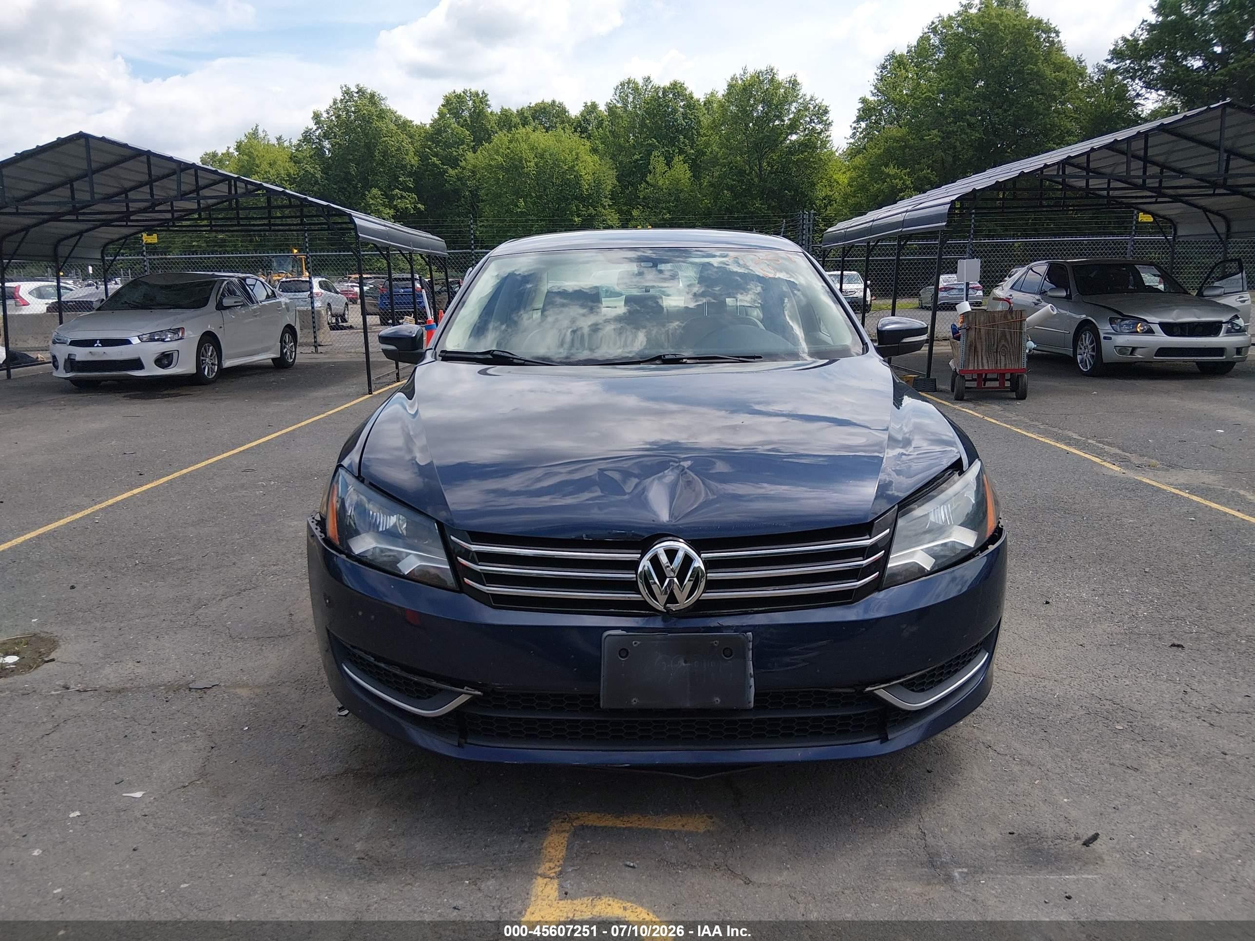 2013 Volkswagen Passat 2.5l Wolfsburg Edition Blue vin: 1VWAP7A37DC132675