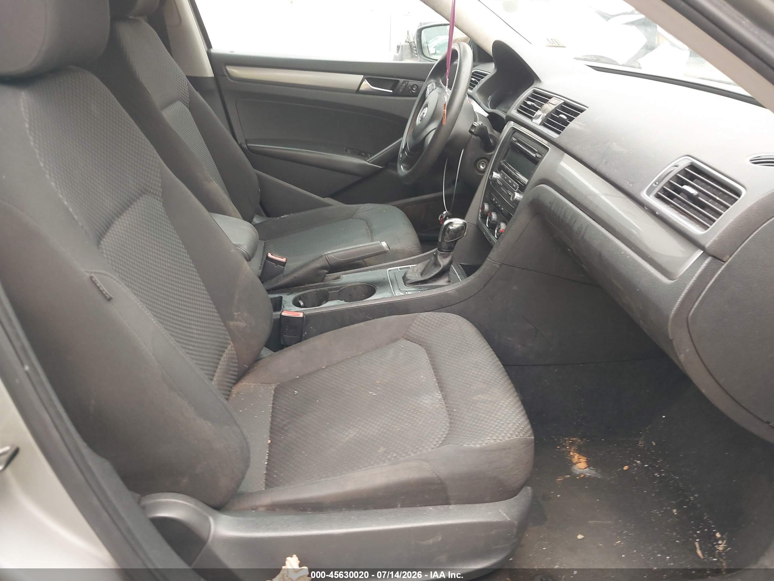 2014 Volkswagen Passat 2.5l S Tan vin: 1VWAP7A37EC011632