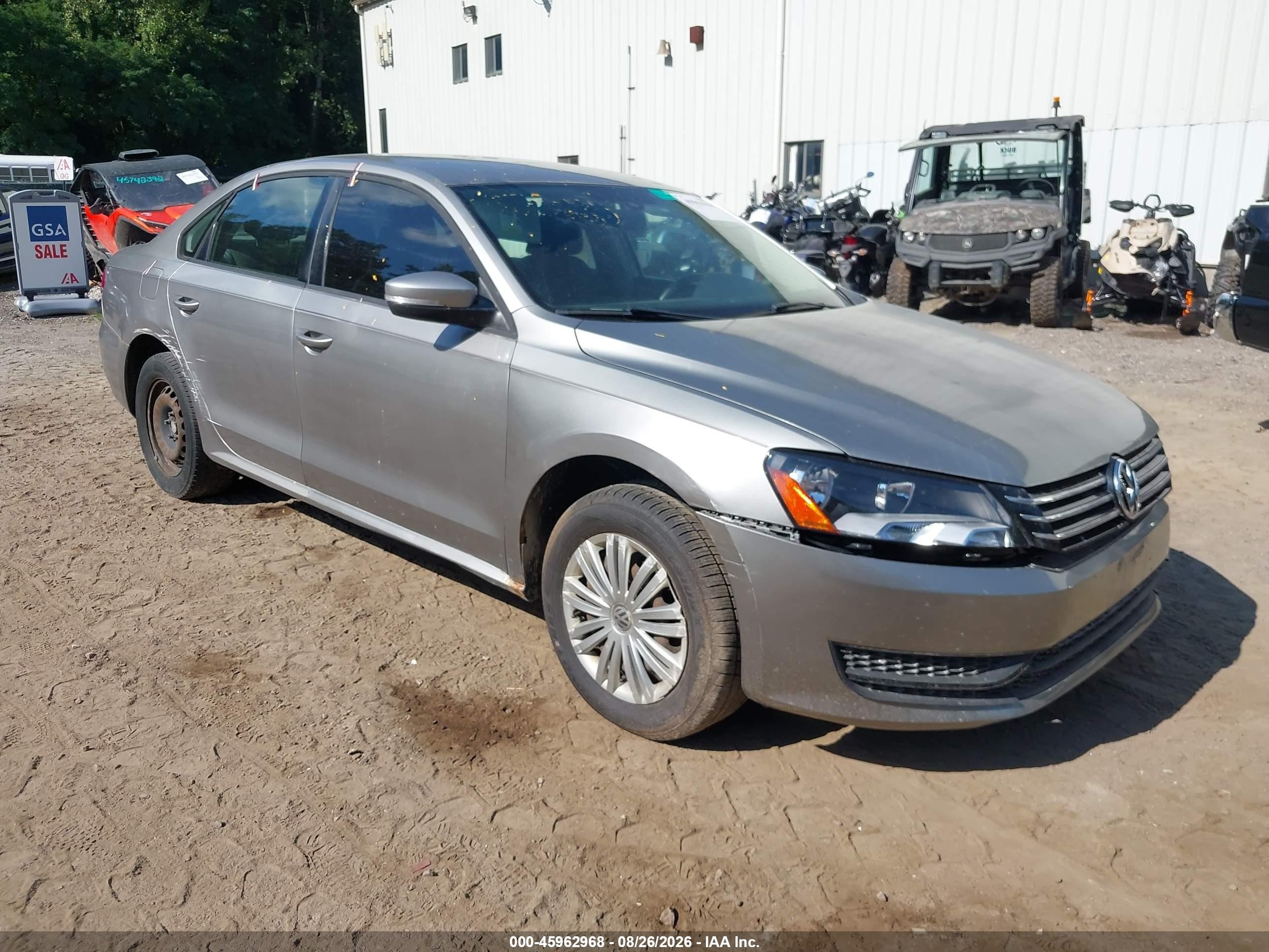 2014 Volkswagen Passat 2.5l S Silver vin: 1VWAP7A37EC011632