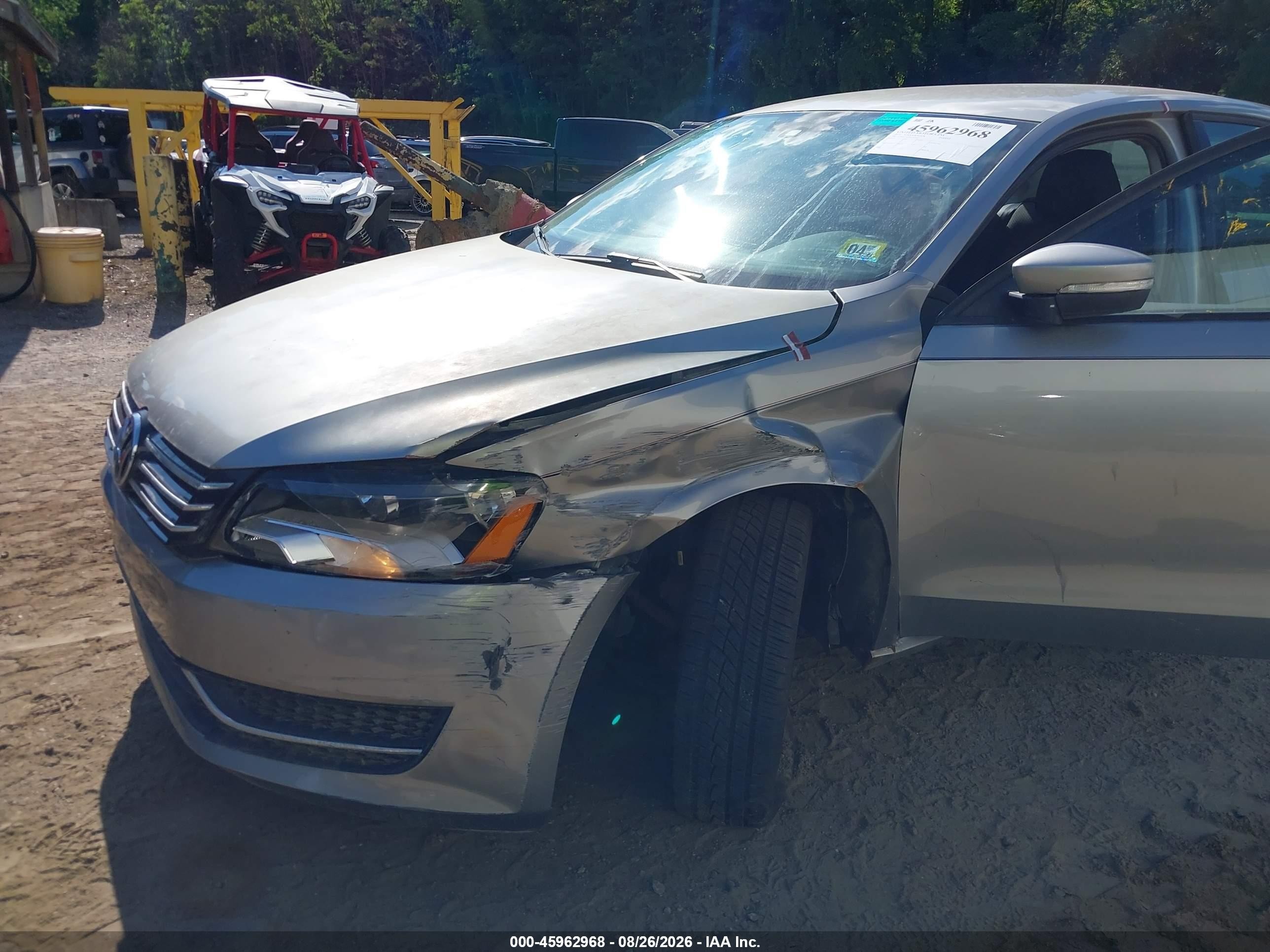 2014 Volkswagen Passat 2.5l S Silver vin: 1VWAP7A37EC011632