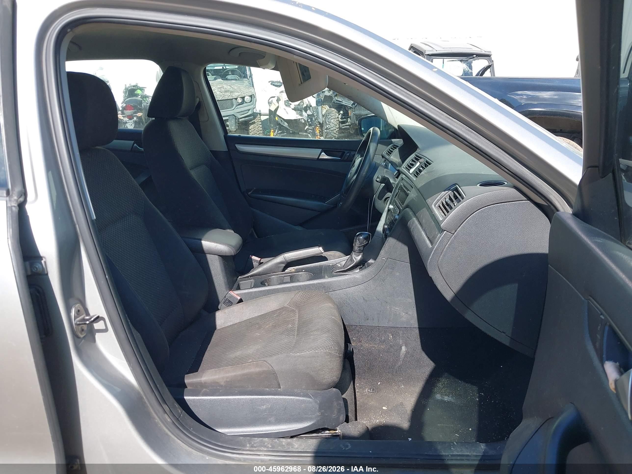 2014 Volkswagen Passat 2.5l S Silver vin: 1VWAP7A37EC011632