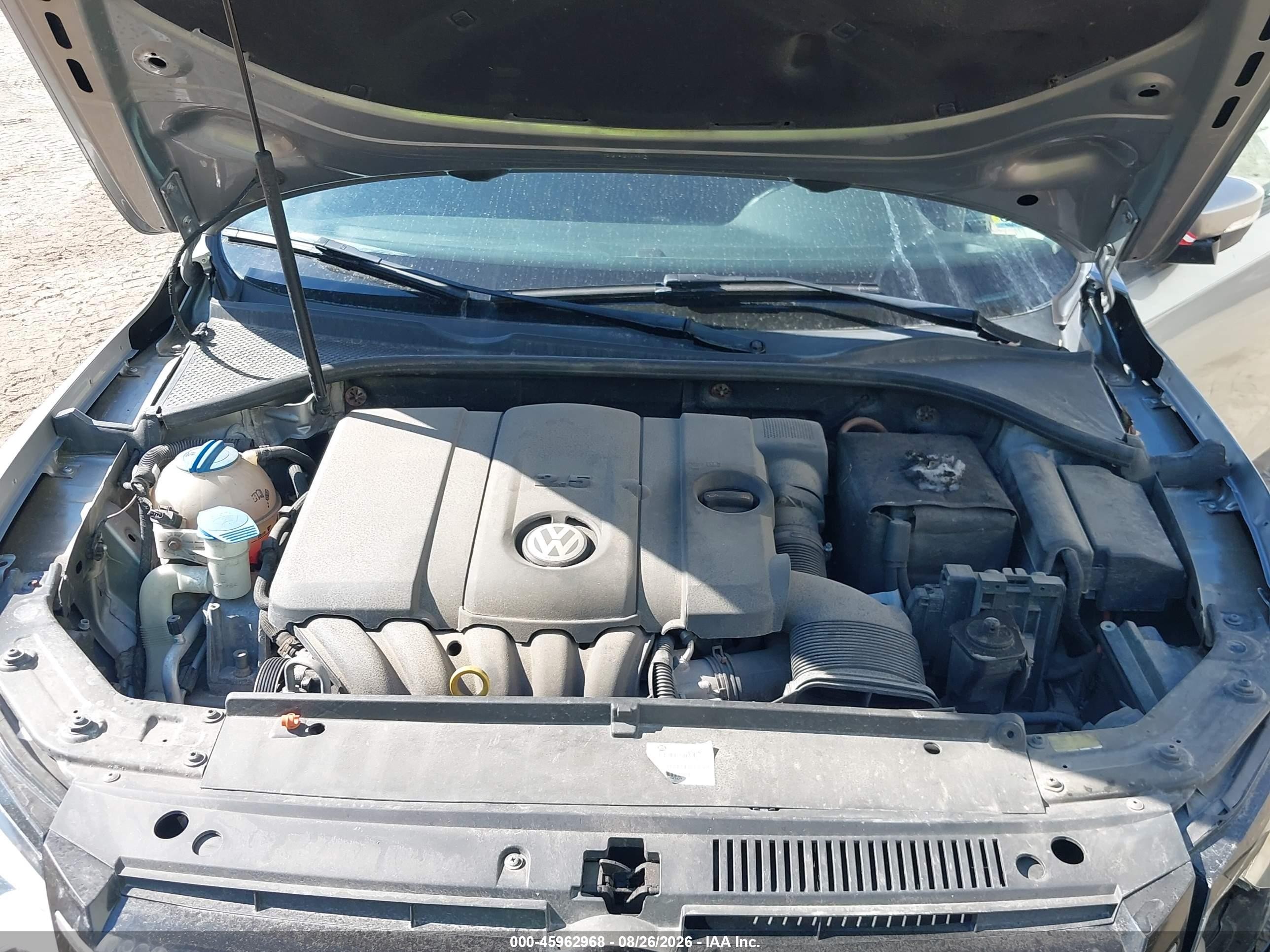 2014 Volkswagen Passat 2.5l S Silver vin: 1VWAP7A37EC011632