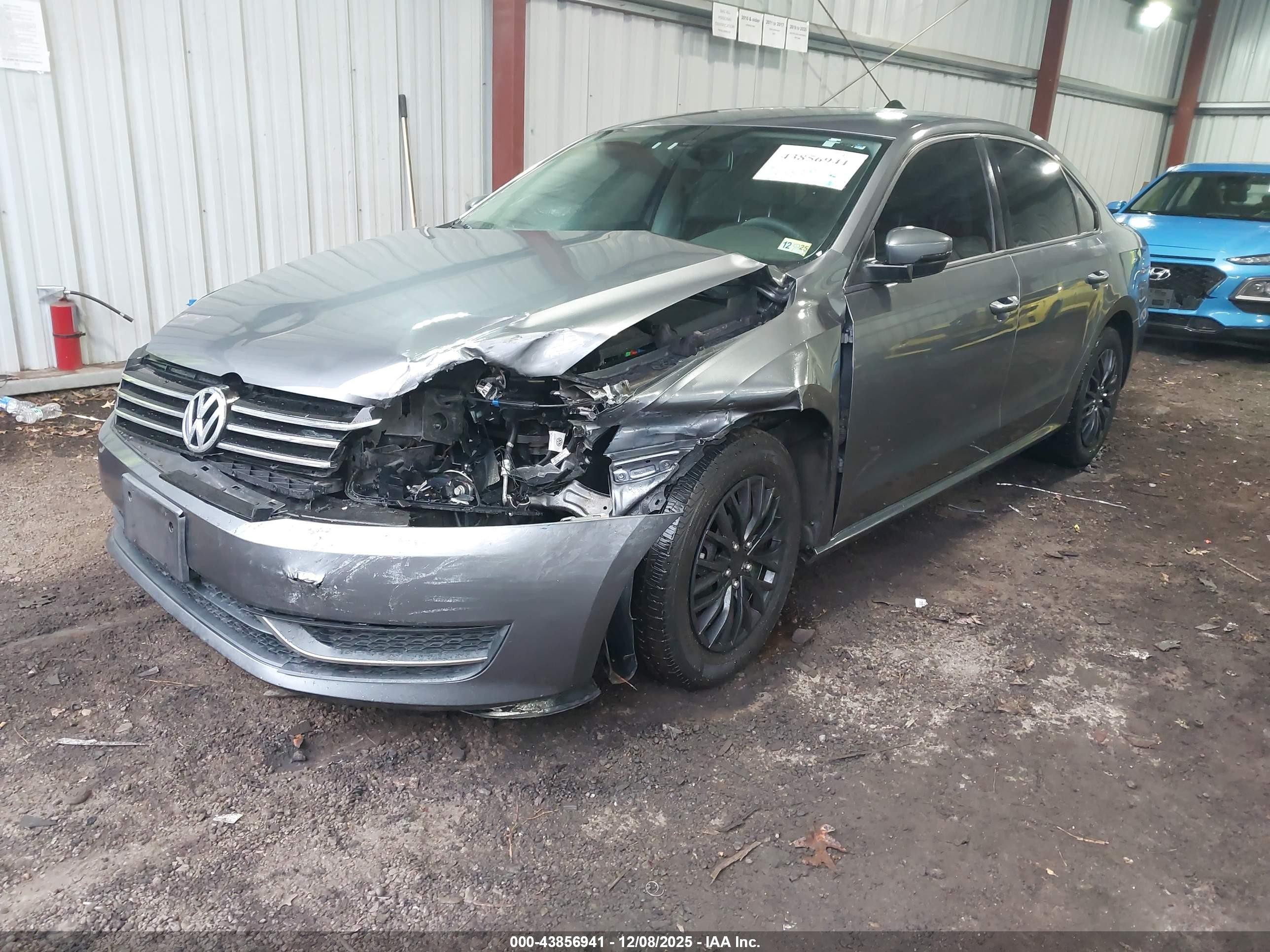 2014 Volkswagen Passat 2.5l S Blue vin: 1VWAP7A37EC025725
