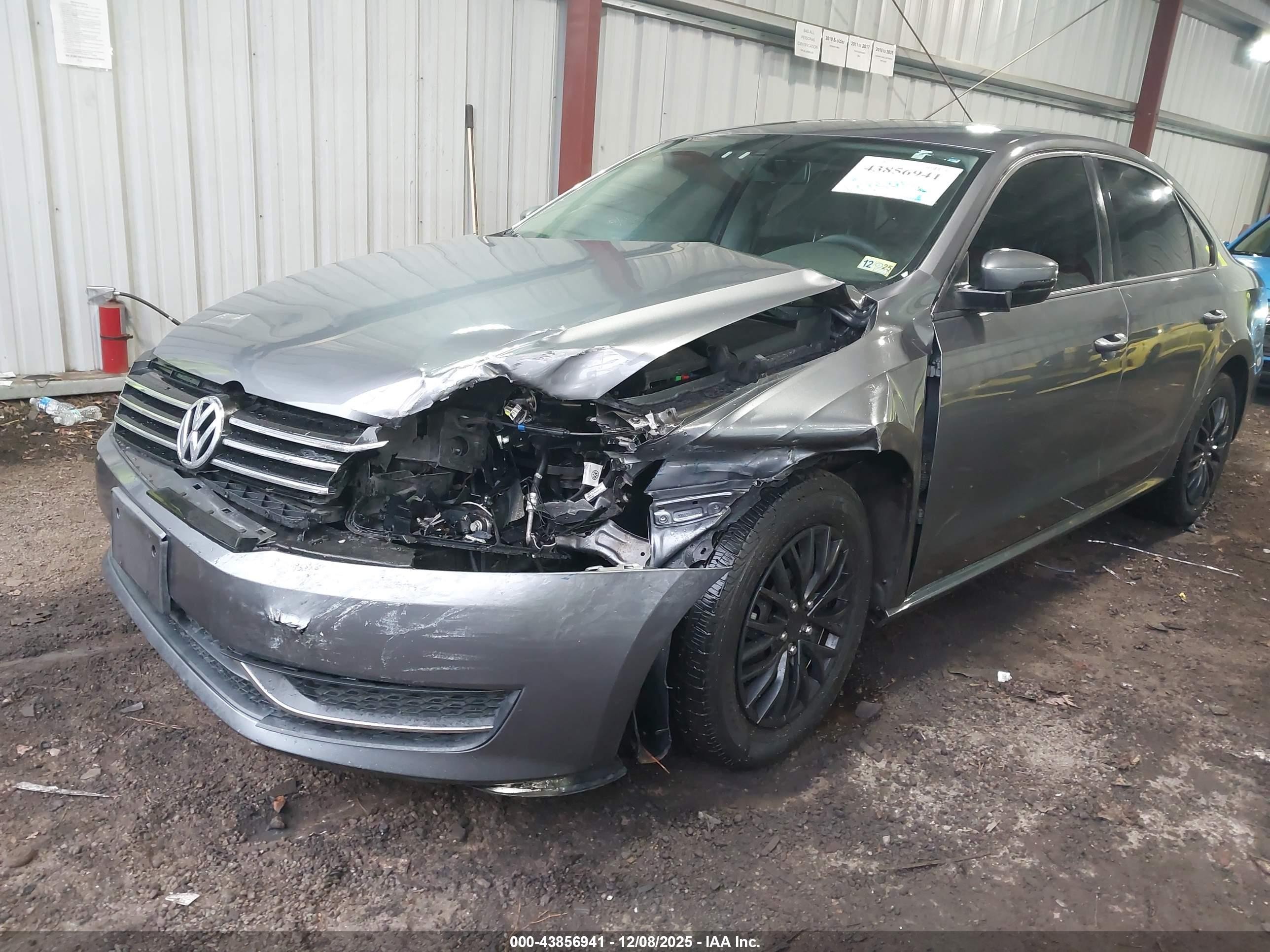2014 Volkswagen Passat 2.5l S Blue vin: 1VWAP7A37EC025725