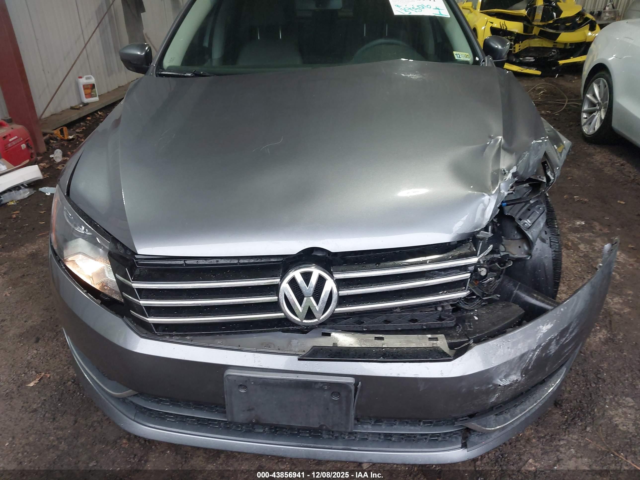 2014 Volkswagen Passat 2.5l S Blue vin: 1VWAP7A37EC025725