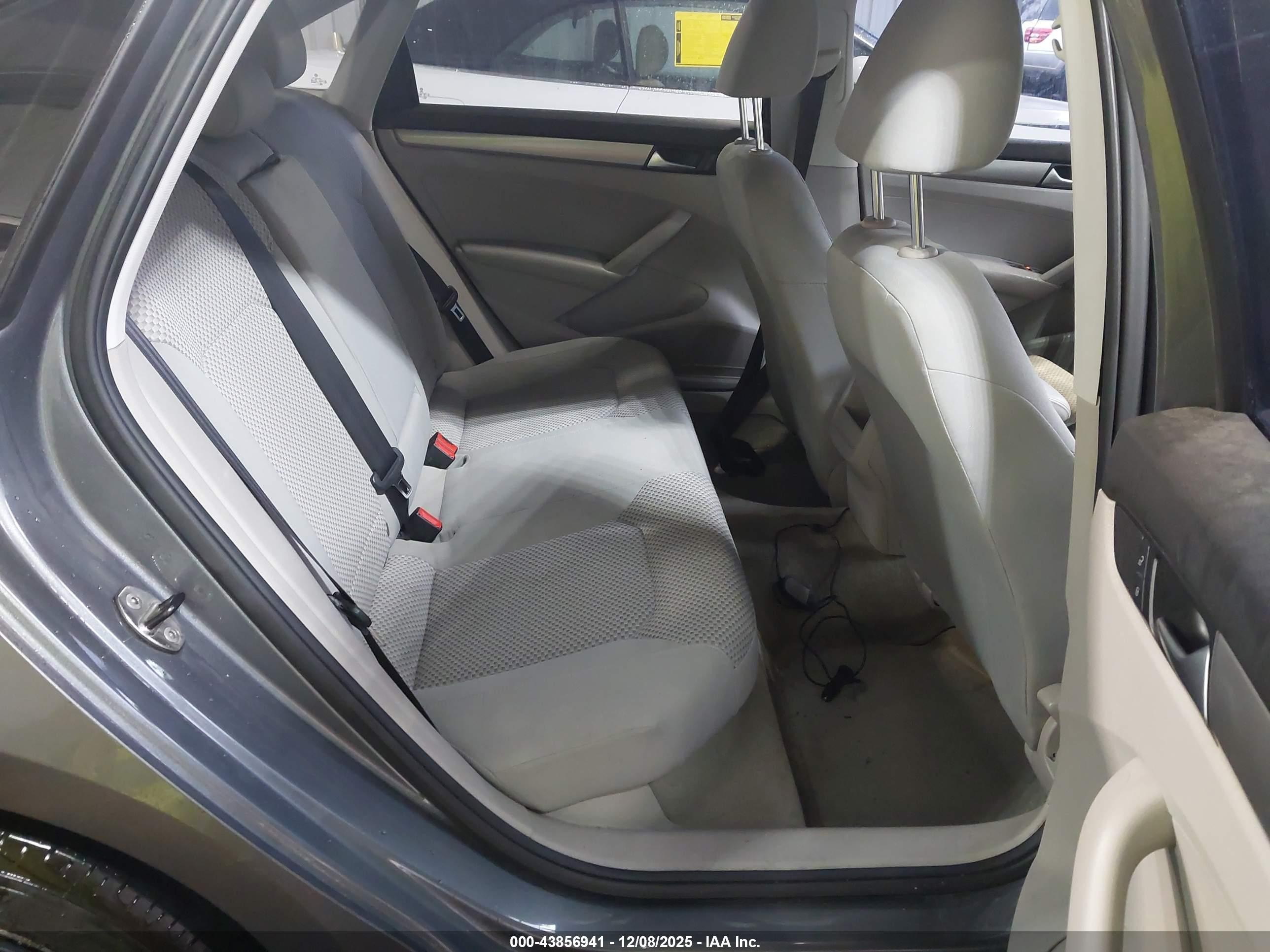 2014 Volkswagen Passat 2.5l S Blue vin: 1VWAP7A37EC025725