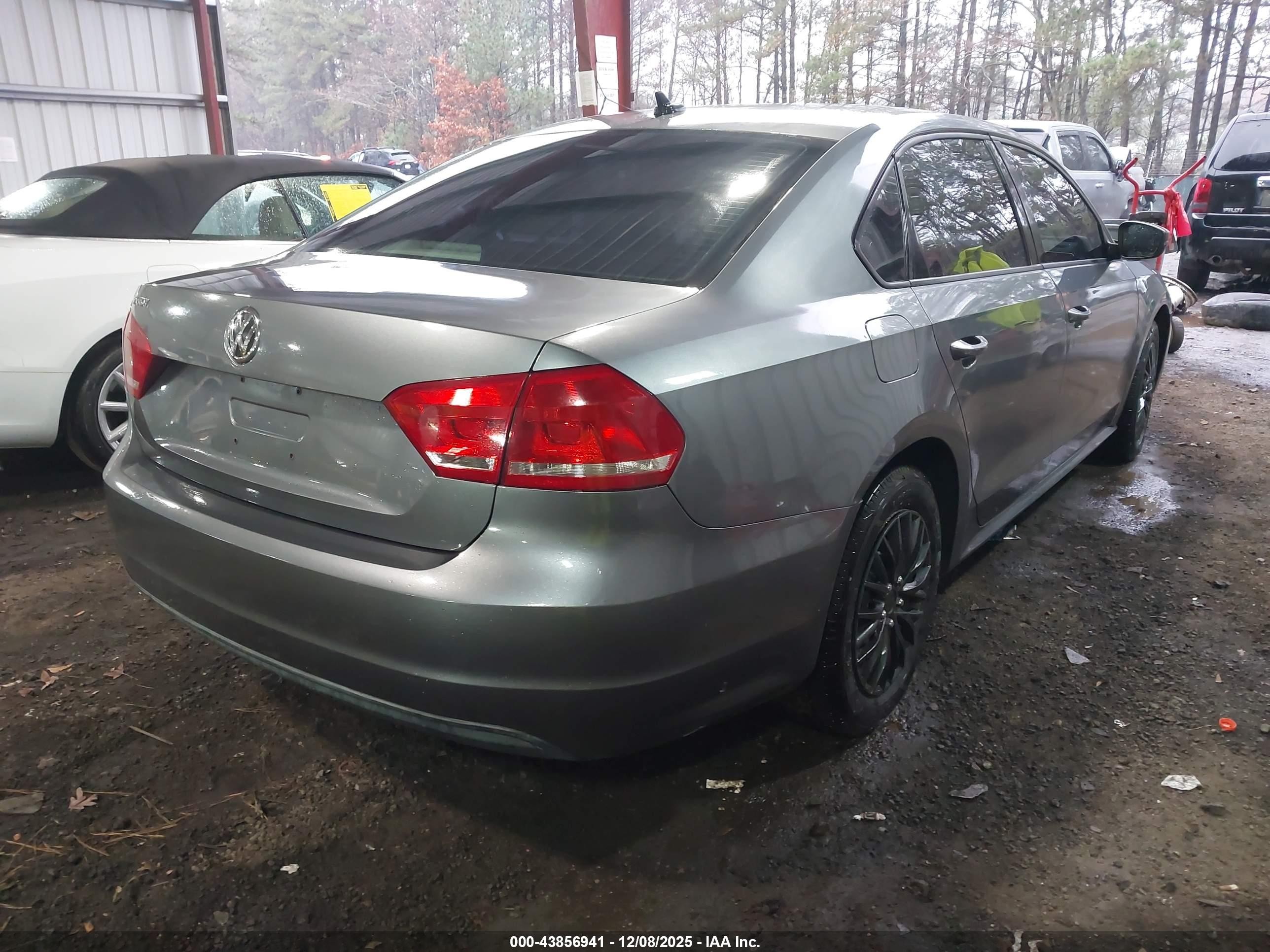 2014 Volkswagen Passat 2.5l S Blue vin: 1VWAP7A37EC025725