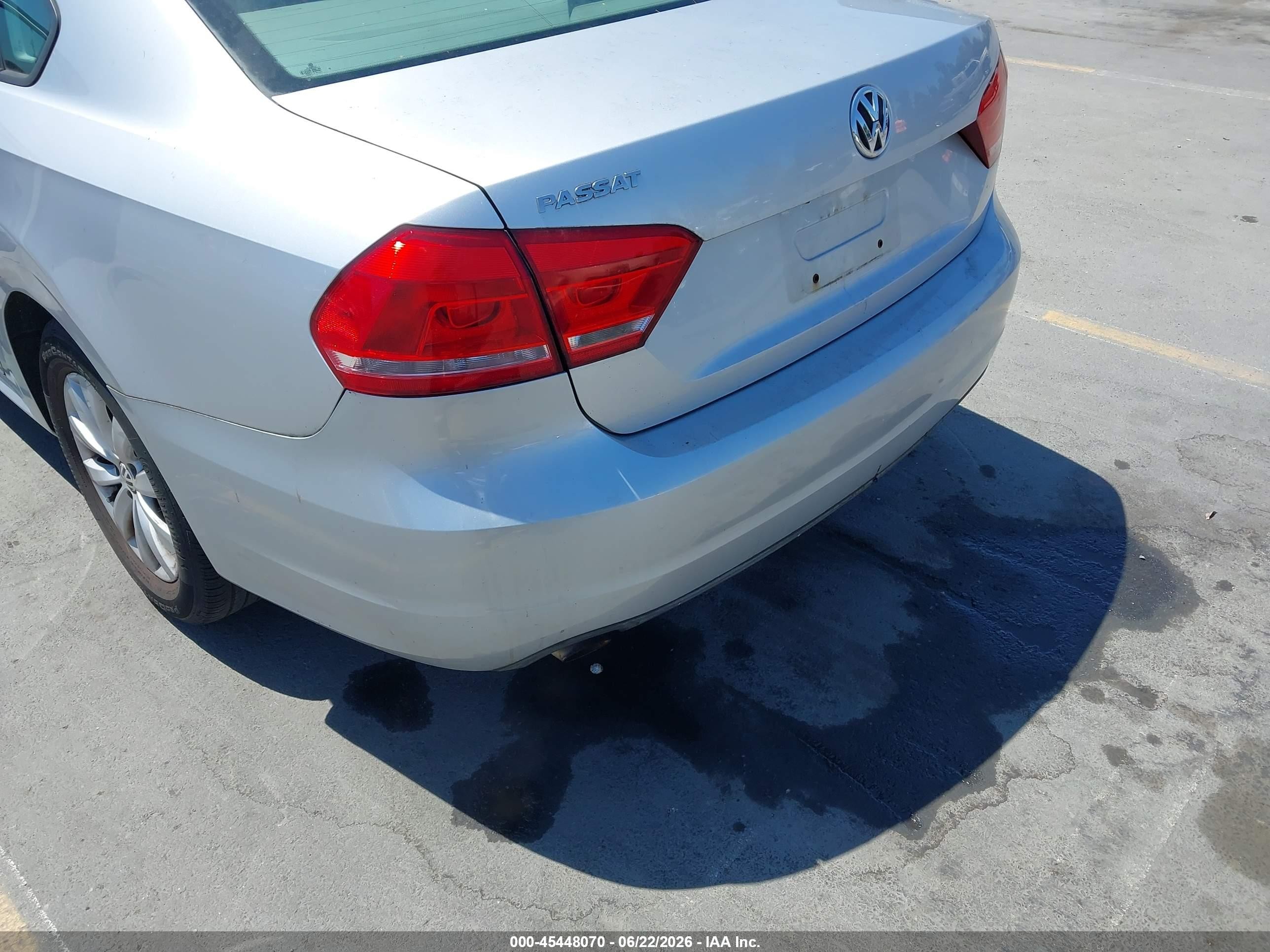 2012 Volkswagen Passat 2.5l S Silver vin: 1VWAP7A38CC036908