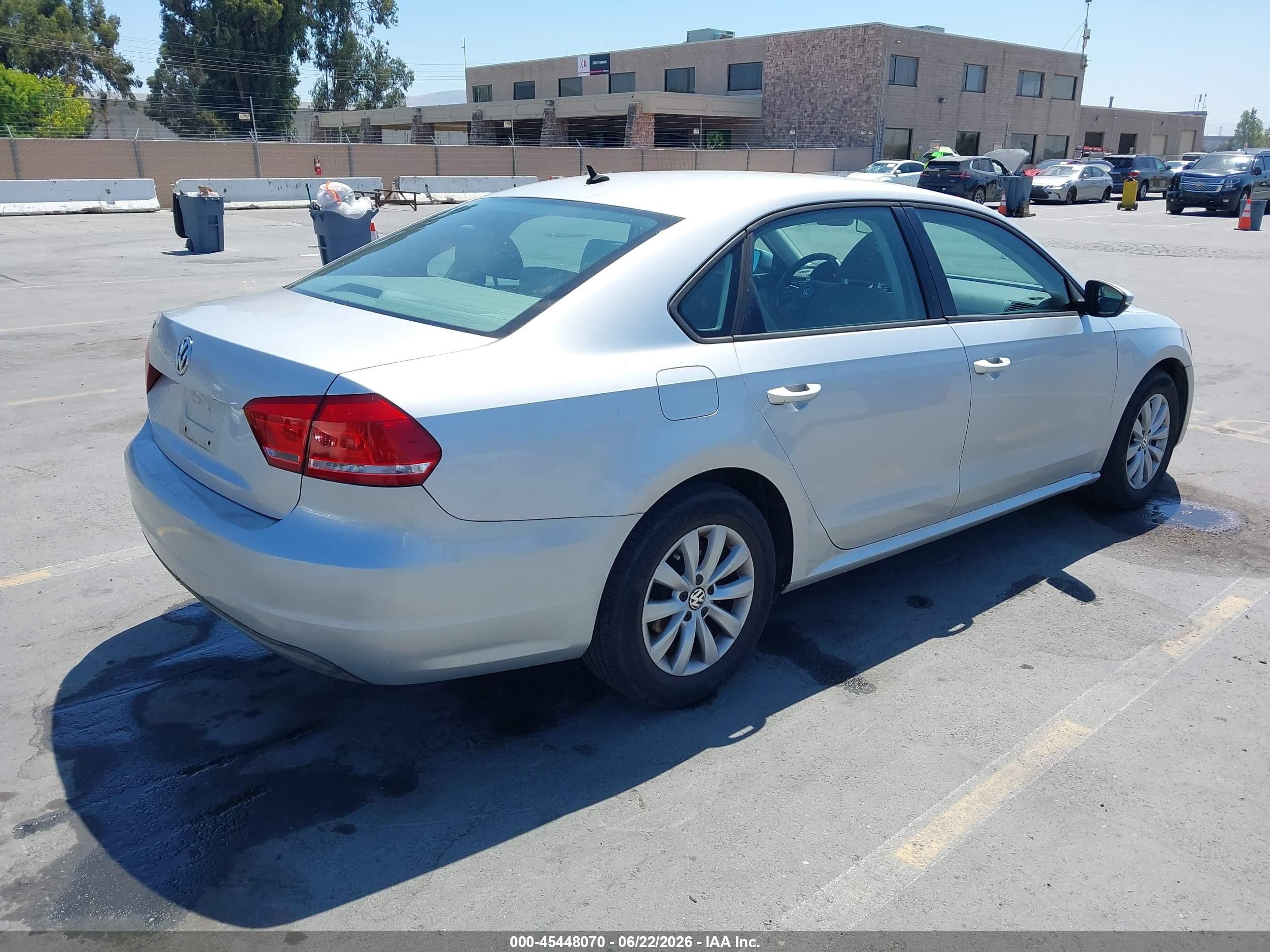 2012 Volkswagen Passat 2.5l S Silver vin: 1VWAP7A38CC036908